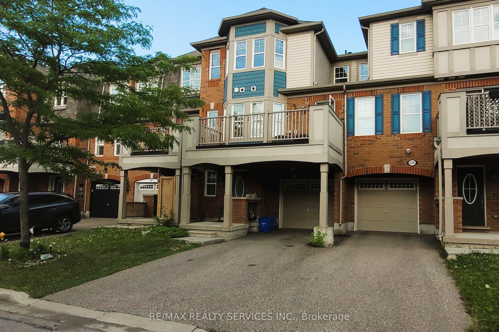 222 Mortimer Crescent, Milton — Townhouse for lease, photo 1