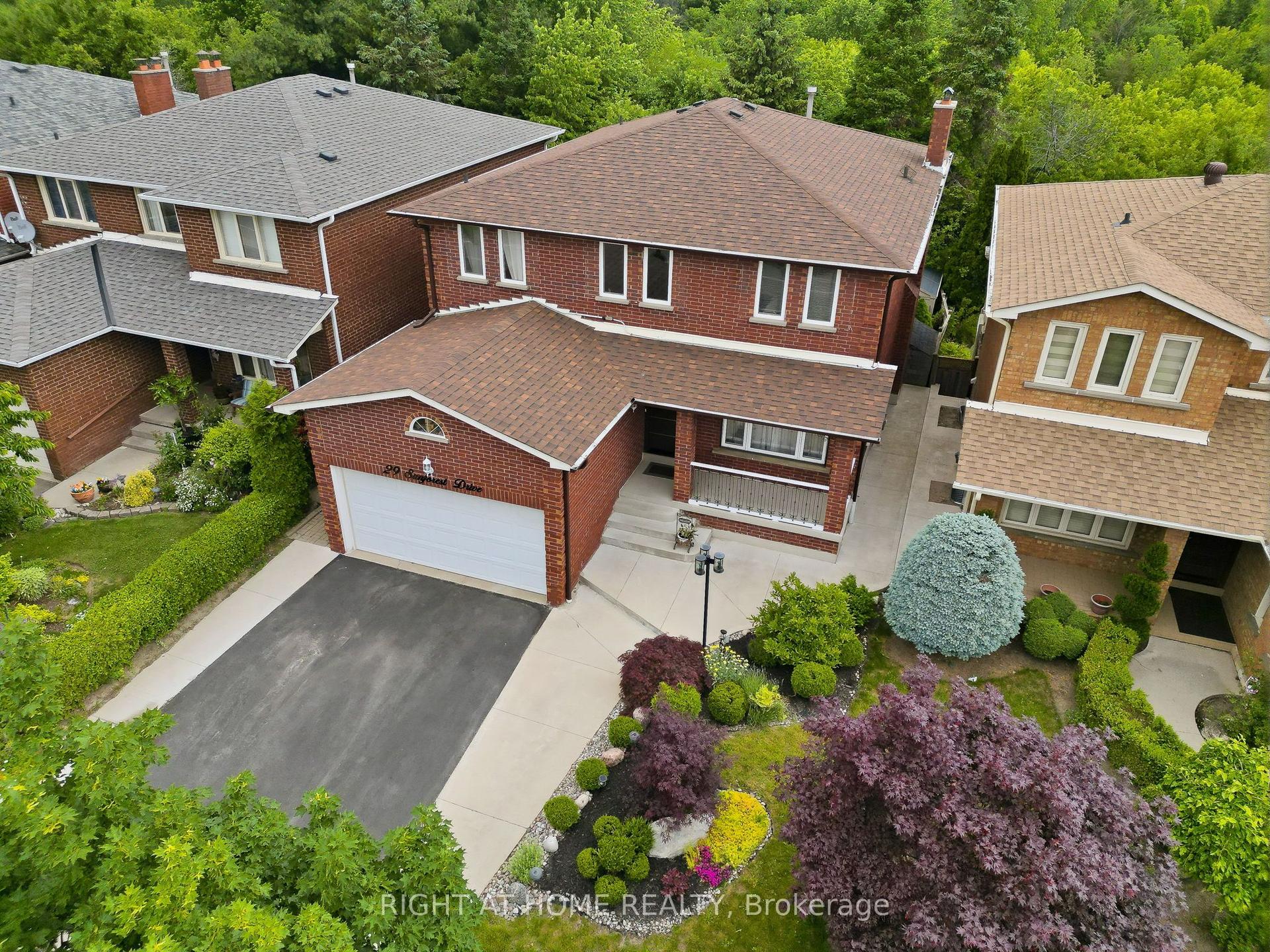 29 Sunforest Drive — photo 1