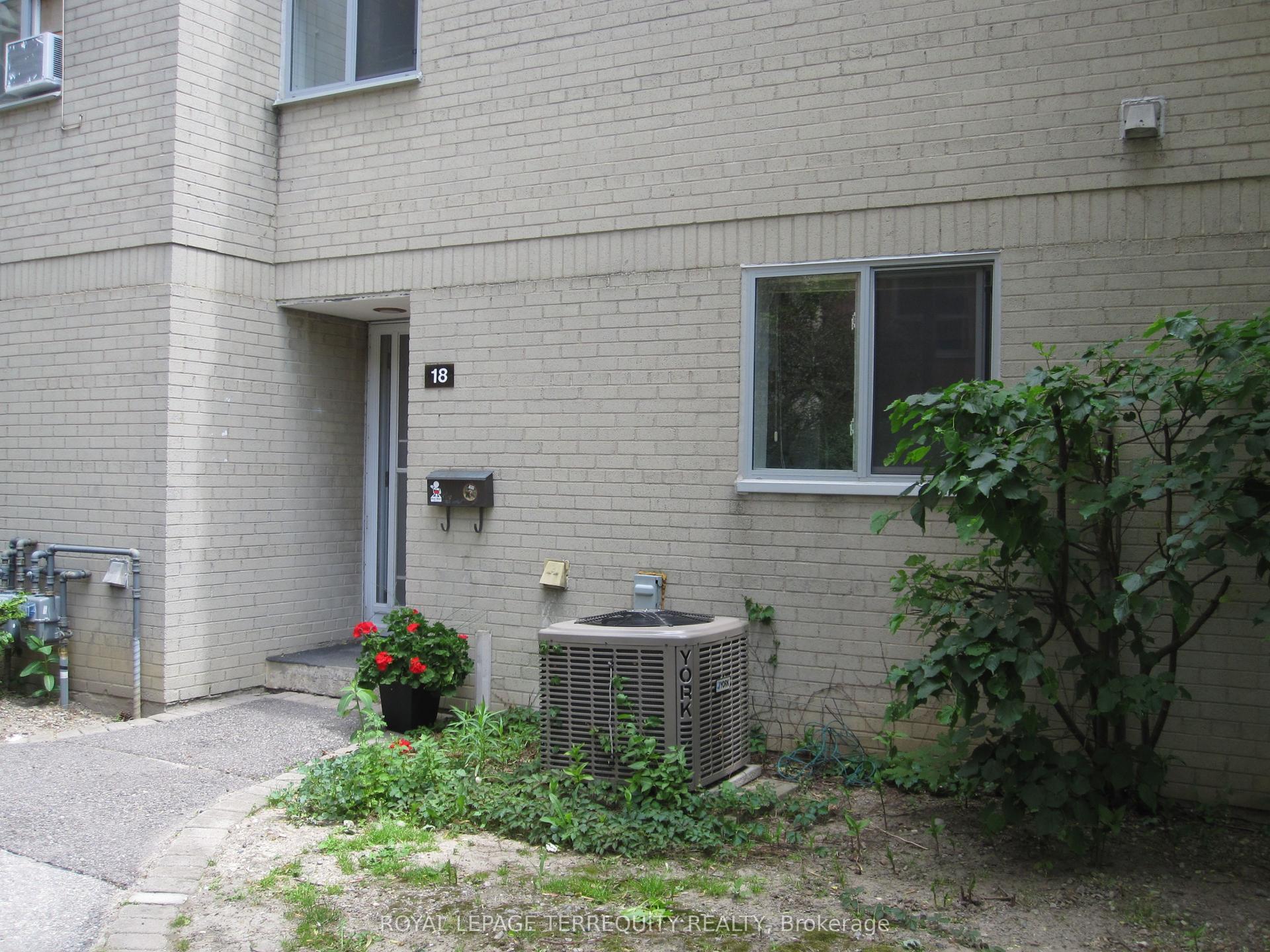 11 Four Winds Drive 18 #18 — photo 1