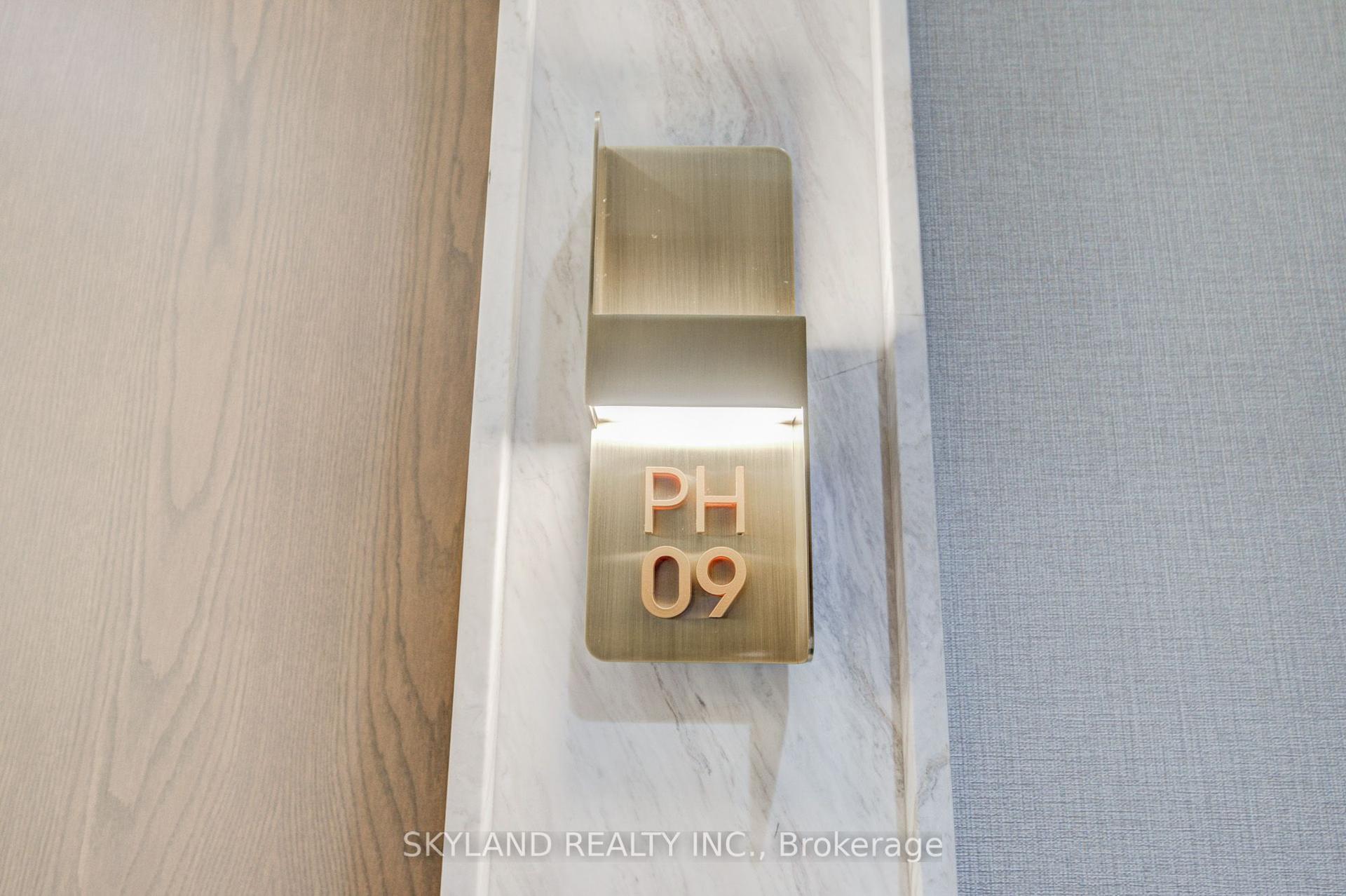 30 Inn On The Park Drive PH 09 #PH 09, Toronto — Condo for sale, photo 1