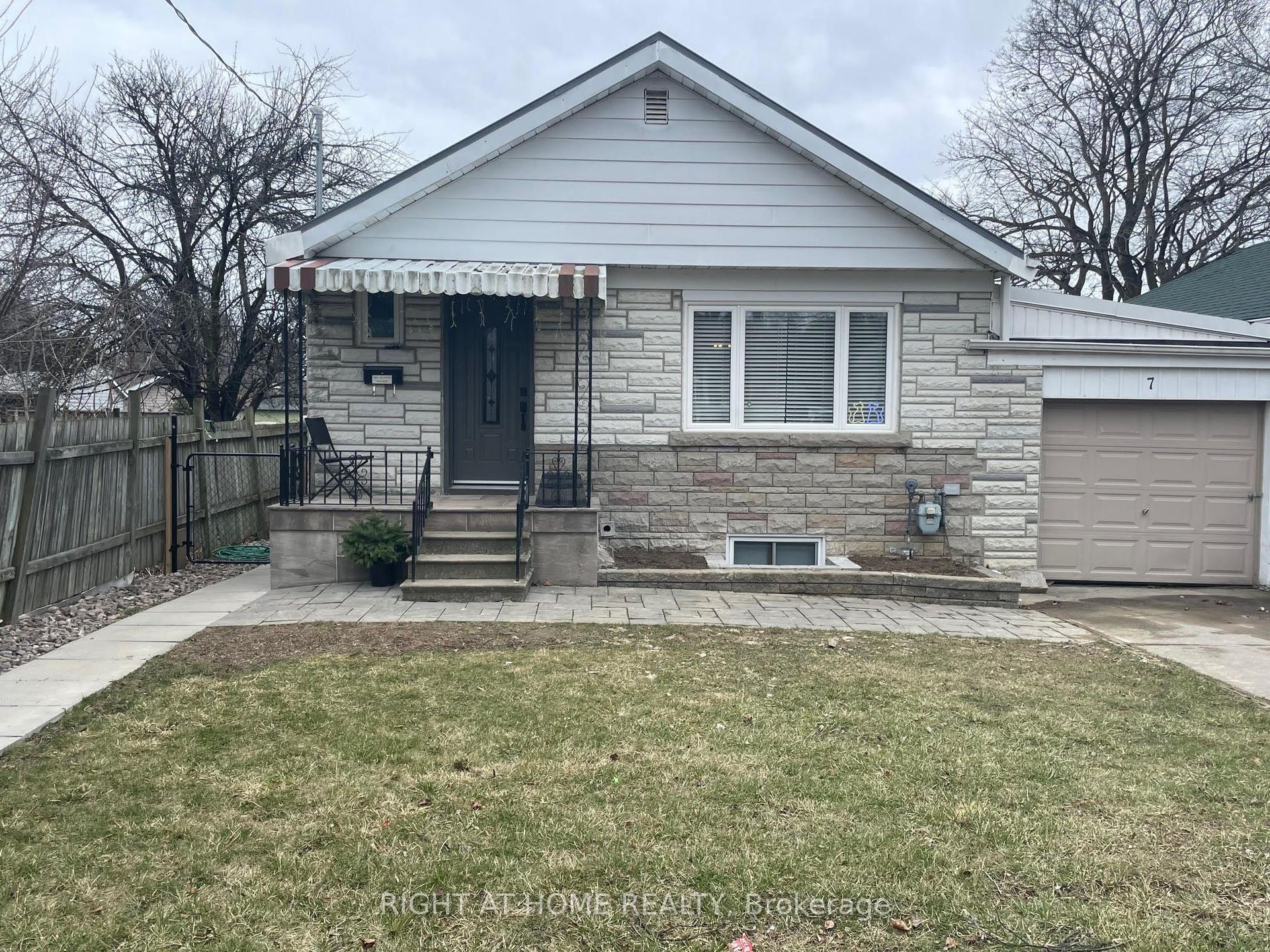 7 Bassett Avenue — photo 1