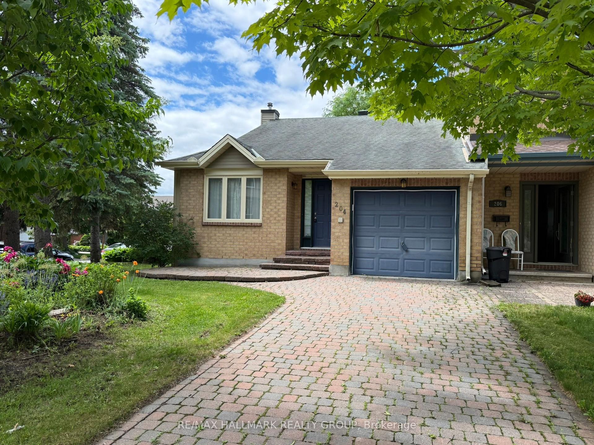 204 Dunbarton Court — photo 1
