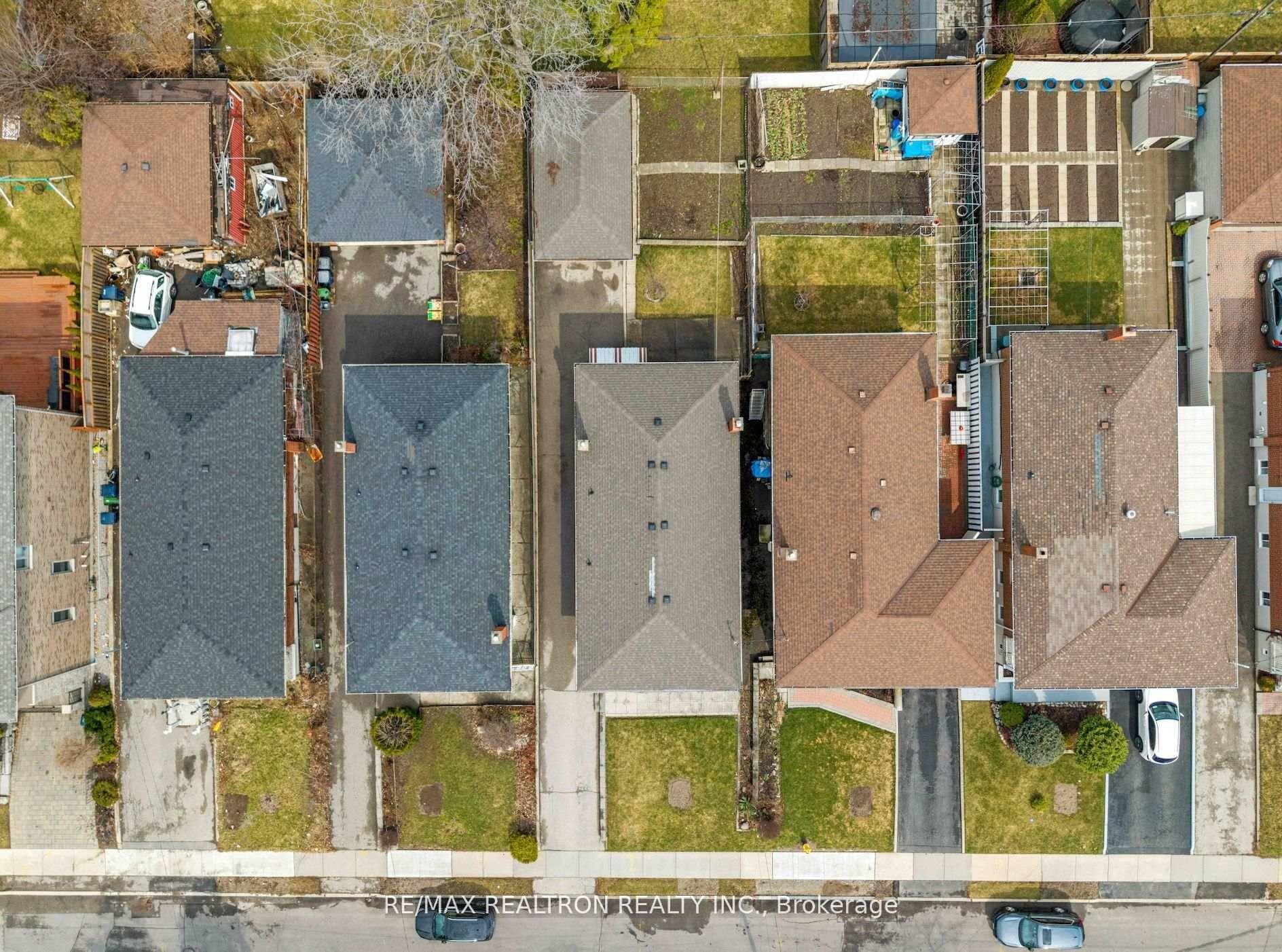 1144 Glengrove Avenue W — photo 1