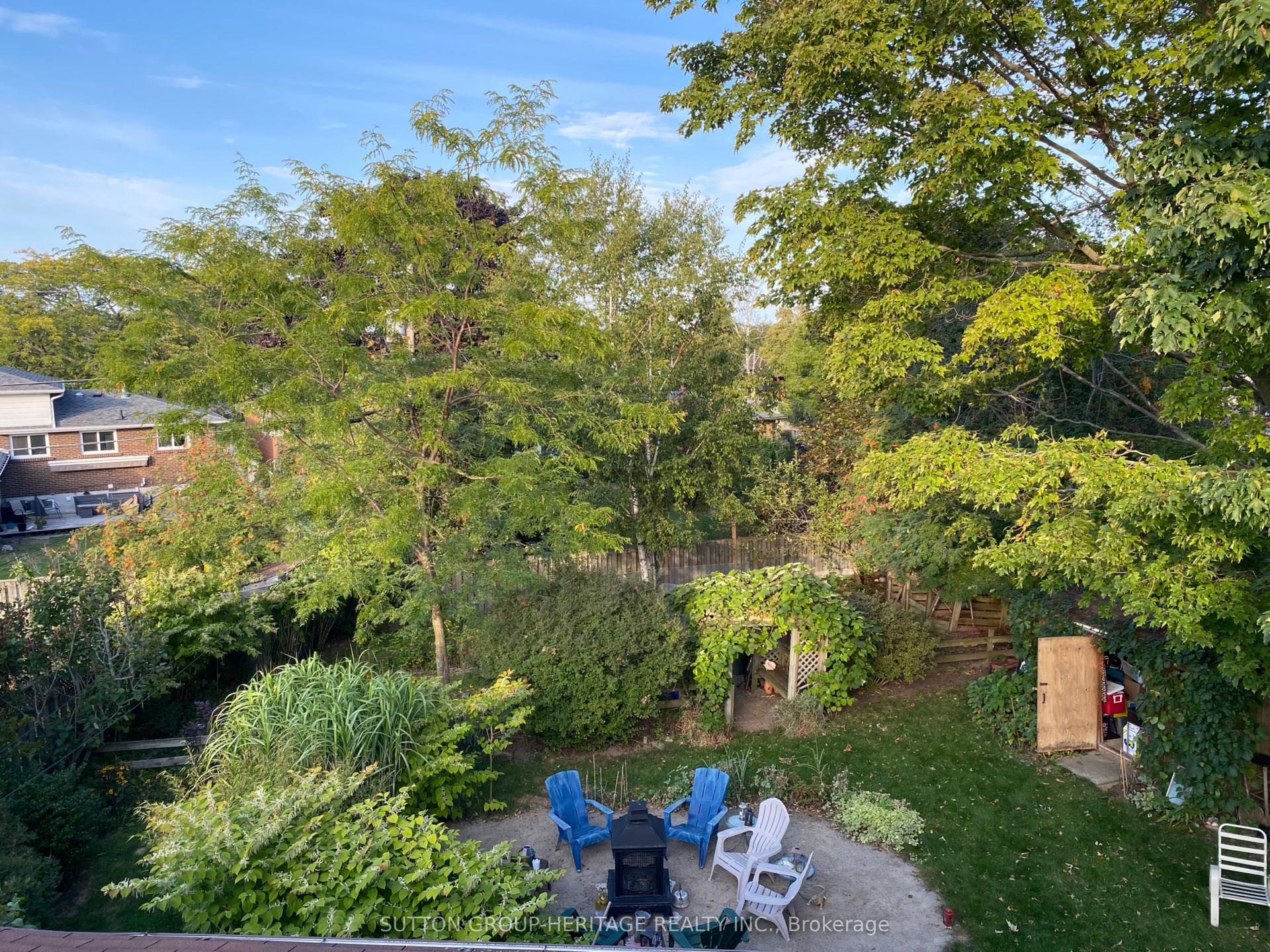 35 Albery Crescent — photo 1
