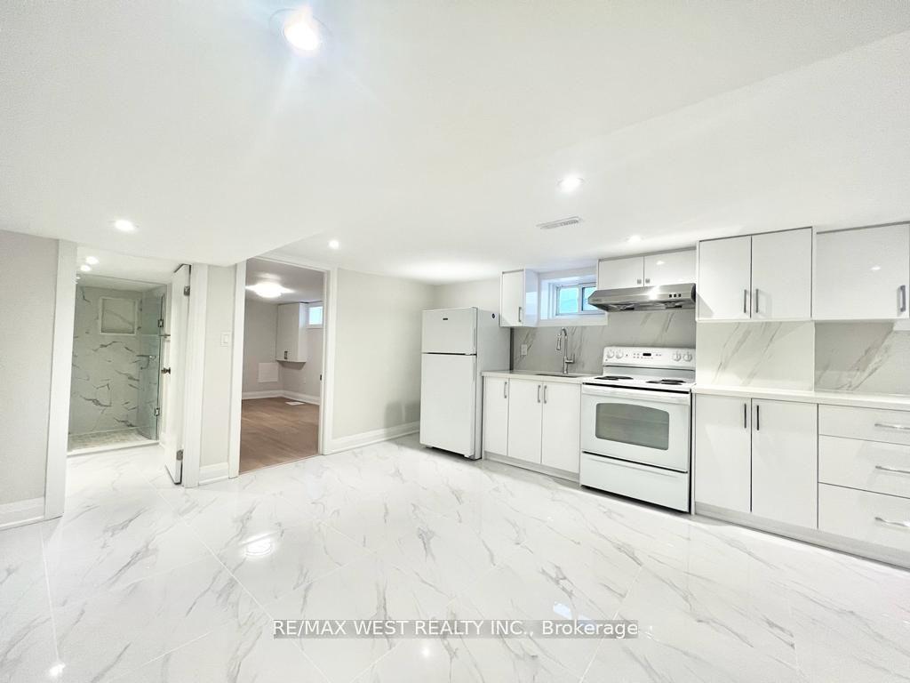 4 Sutherland Avenue BSMT #BSMT — photo 1