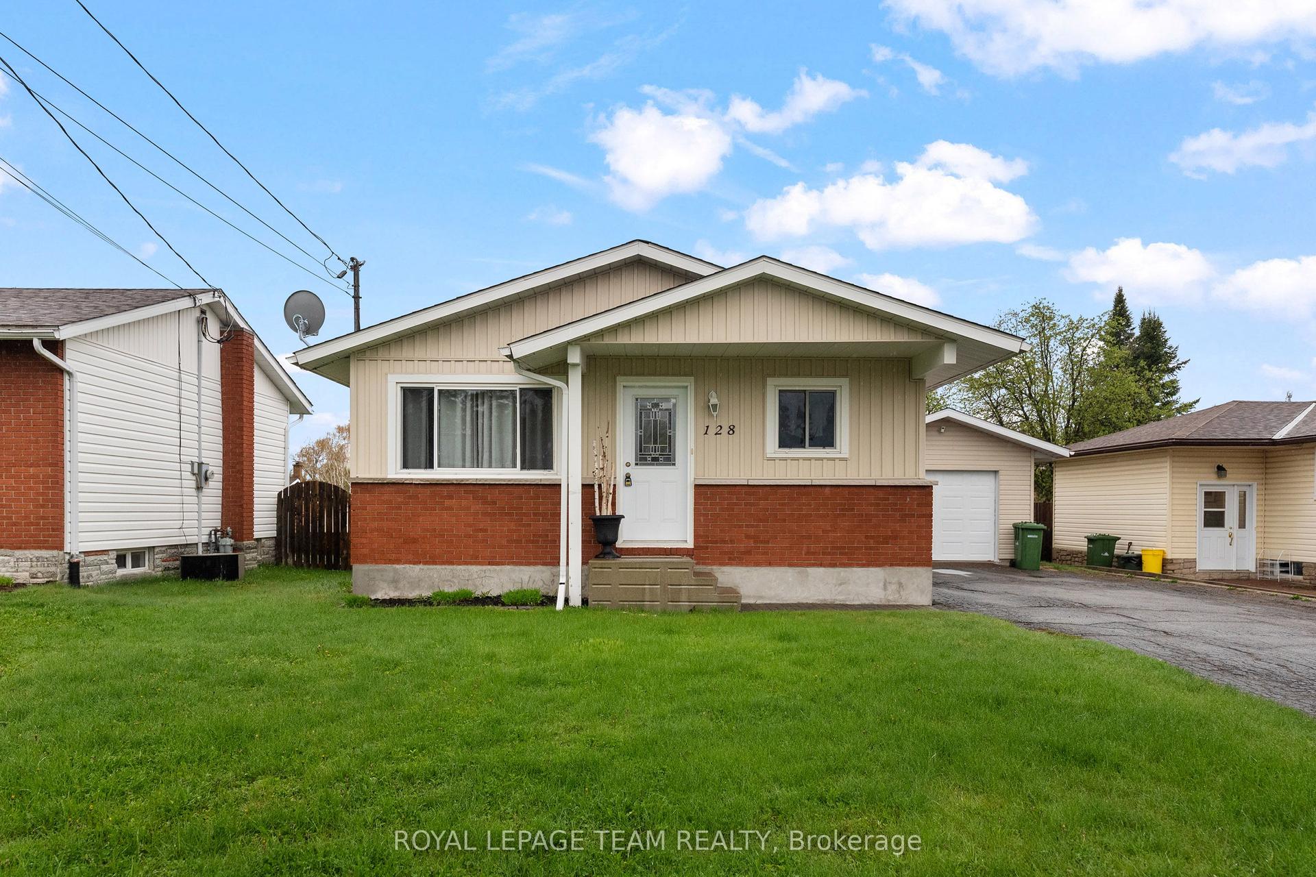 128 ELLIS Avenue — photo 1