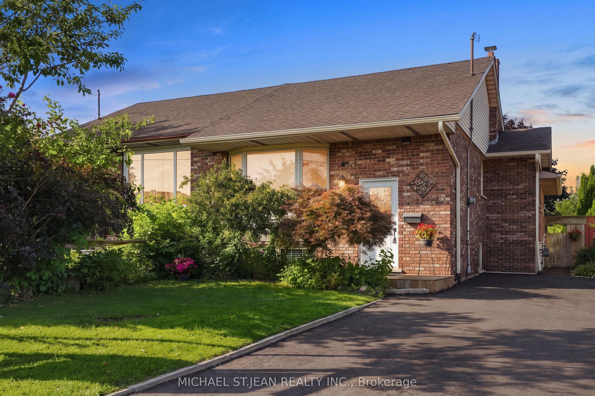50 Adis Avenue, Hamilton — Semi-Detached for sale, photo 1