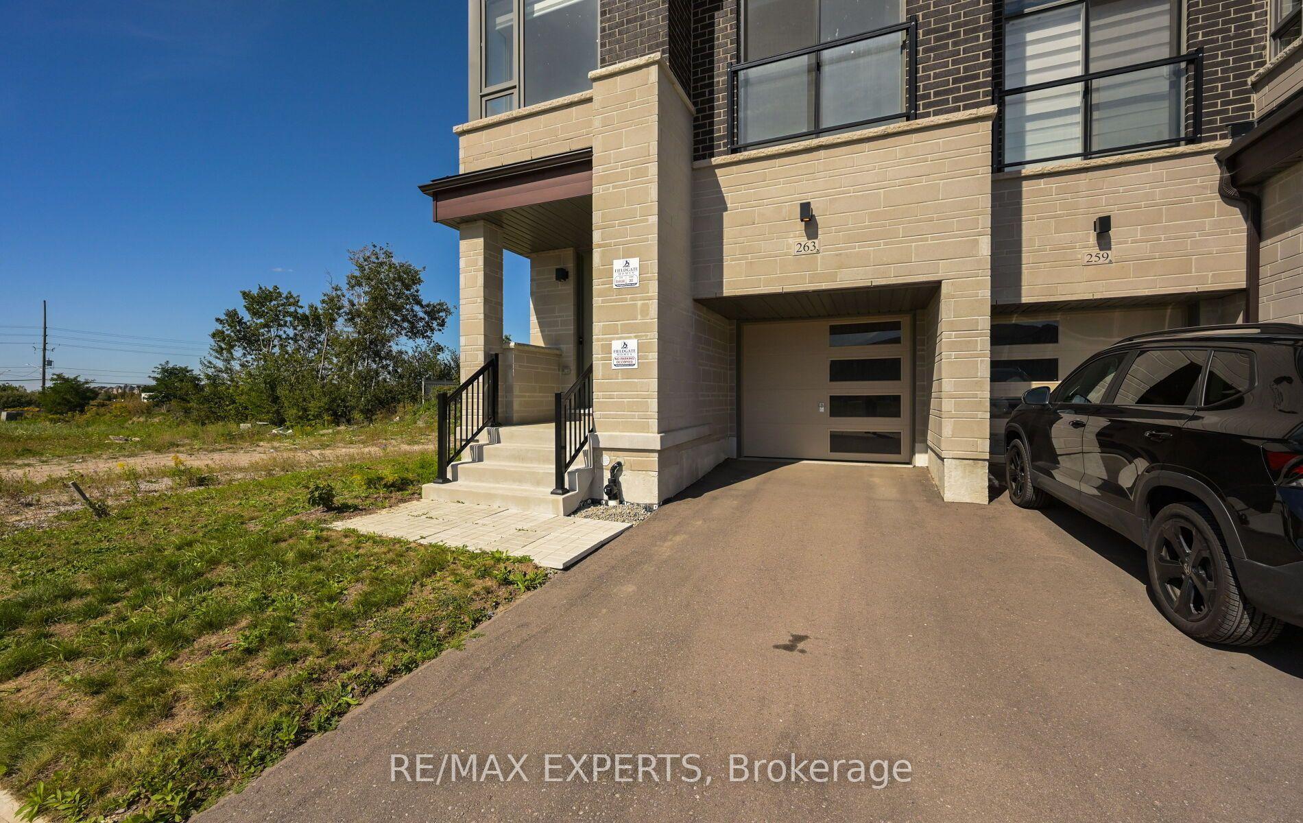 263 Tennant Circle, Vaughan — Townhouse for lease, photo 1