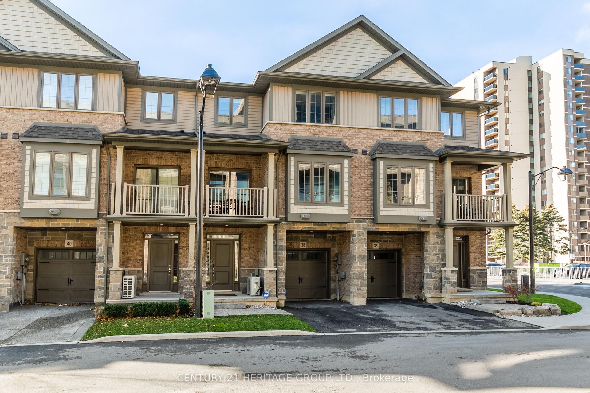 38 Southshore Crescent, Hamilton — Townhouse for lease, photo 1