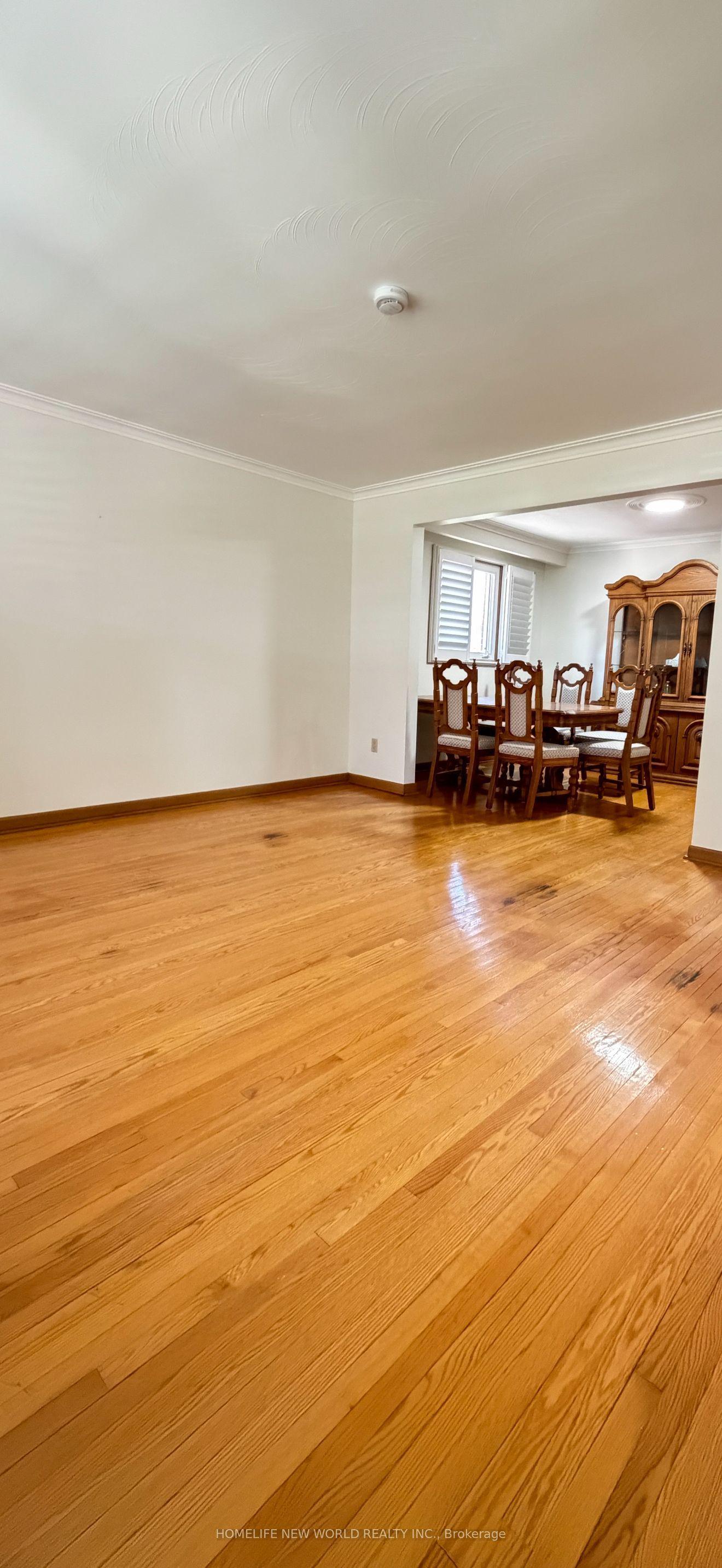 27 Bowhill Crescent Main #Main — photo 1