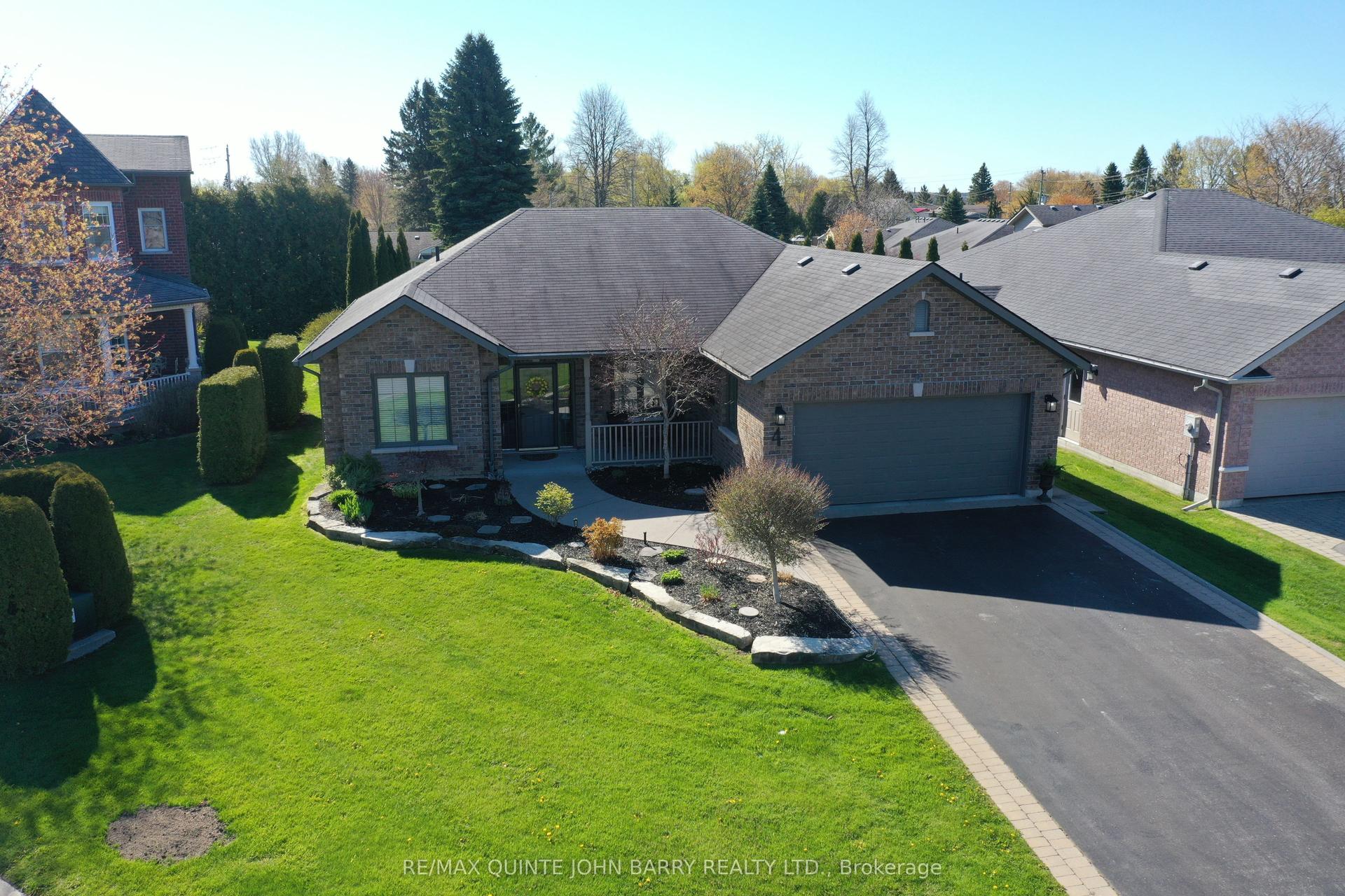 4 Hickory Court — photo 1