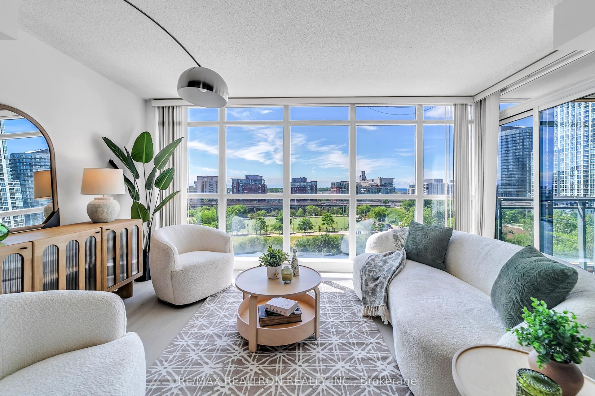 10 Capreol Court 711 #711, Toronto — Condo for sale, photo 1