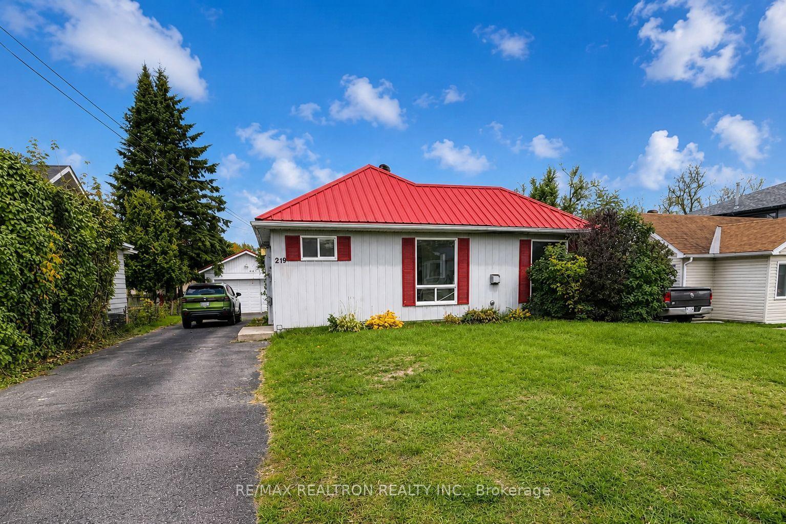 219 Southview Road — photo 1