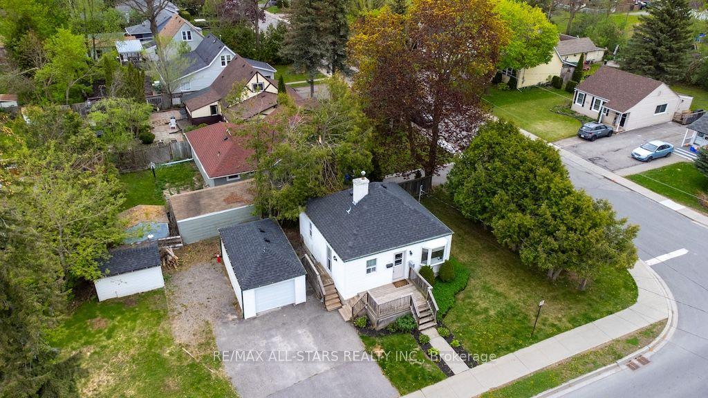 32 Adelaide Street S — photo 1