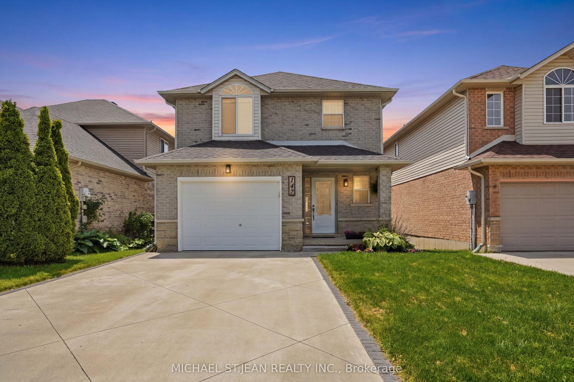 147 Thames Way — photo 1