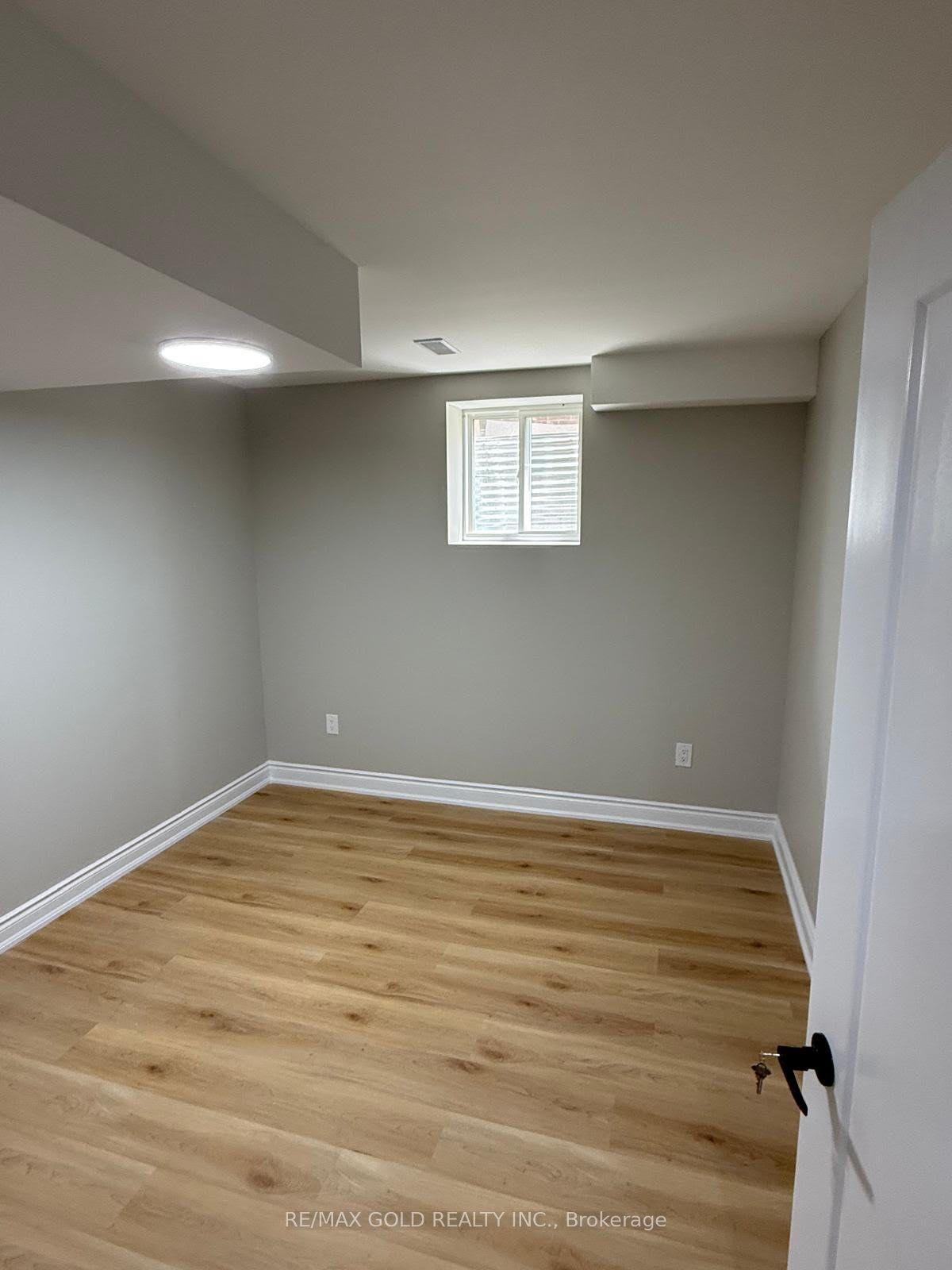 44 petch Avenue — photo 1