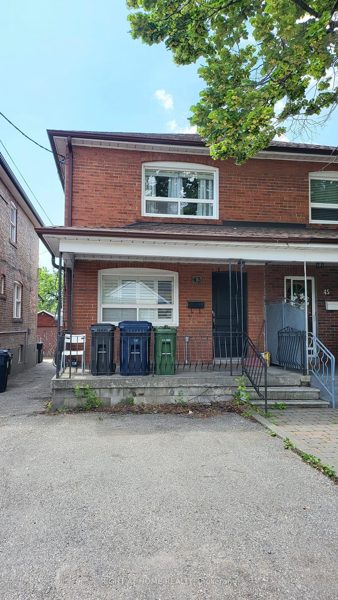 43 Bowie Avenue, Toronto — Semi-Detached for lease, photo 1