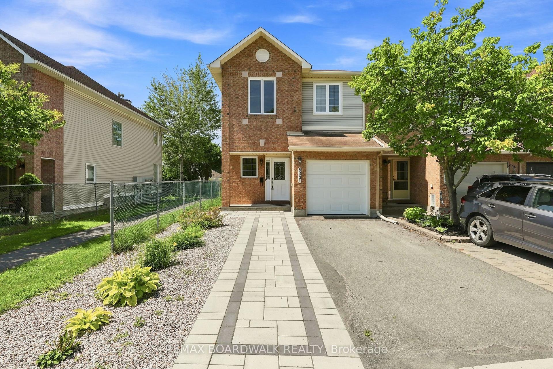 5981 Pineglade Crescent, Orleans - Convent Glen and Area — Townhouse for sale, photo 1