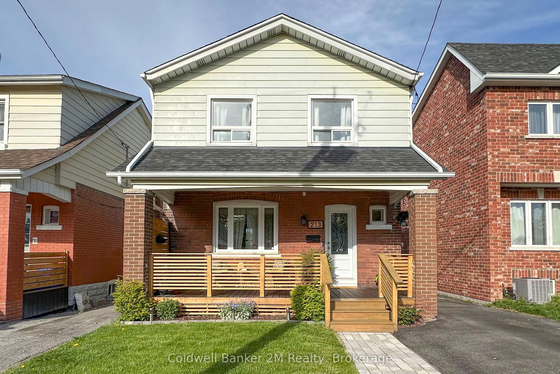 213 Huron Street — photo 1