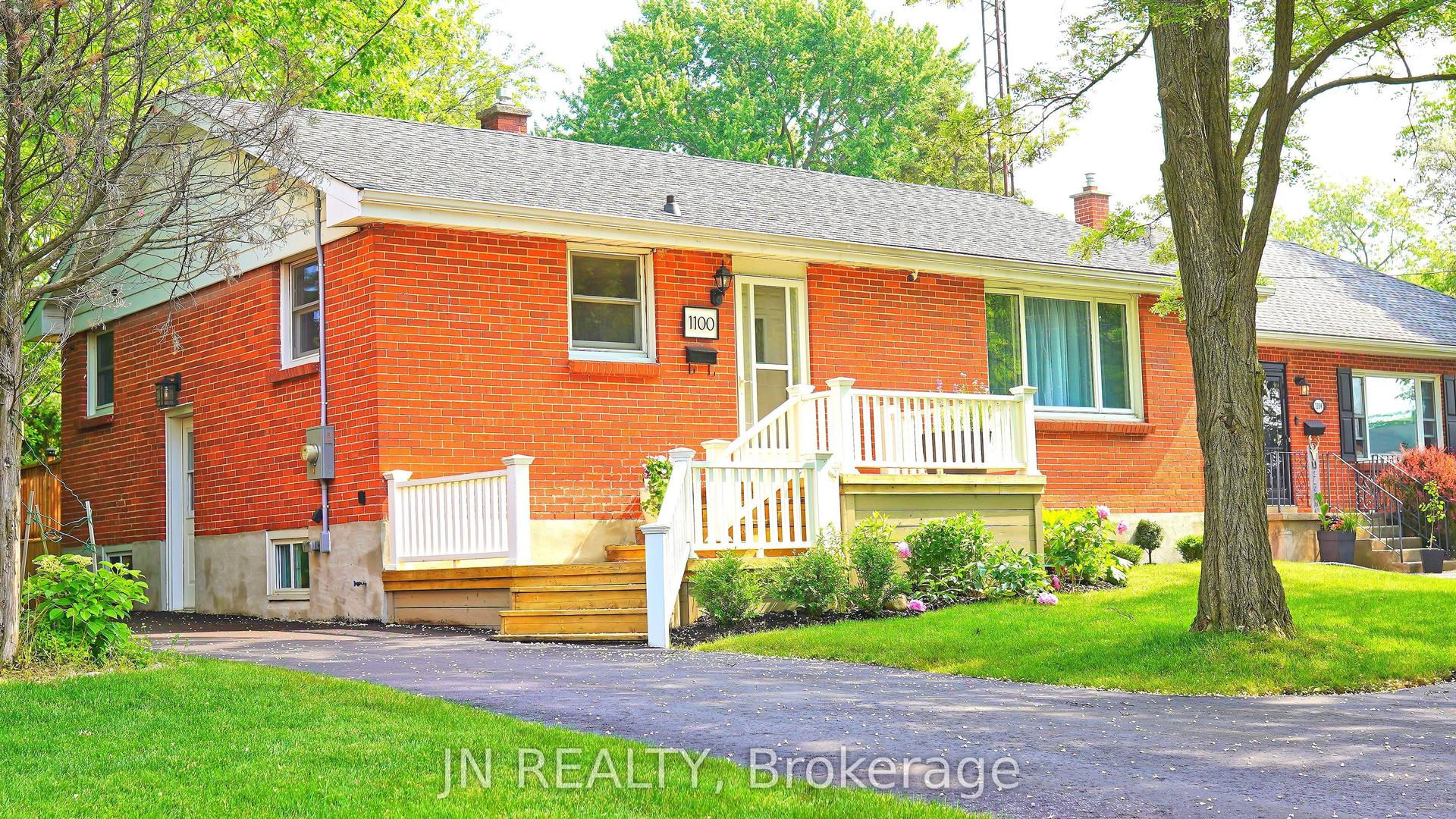 1100 Bruce Street, Sarnia — Detached for sale, photo 1