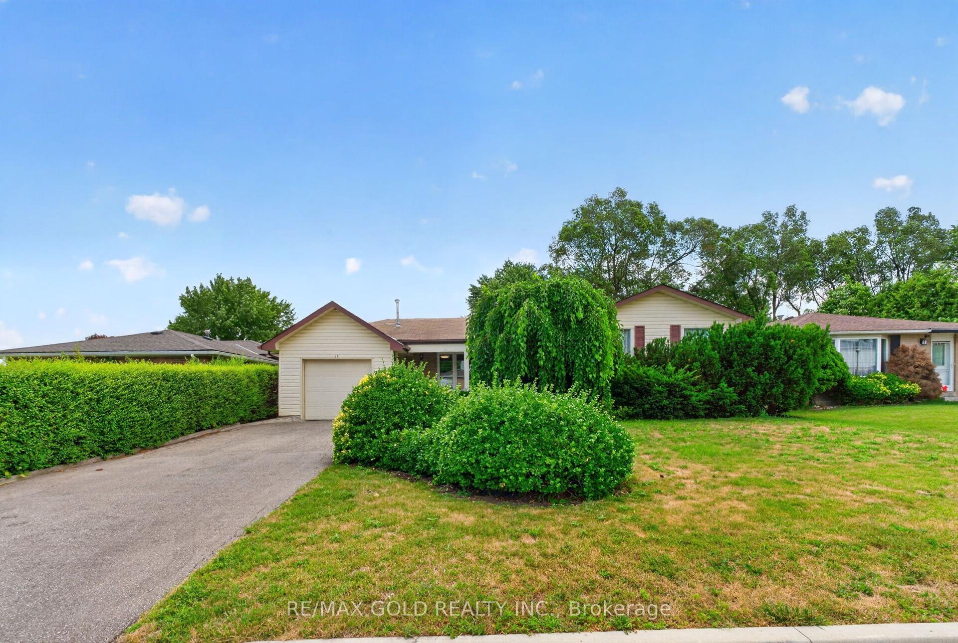 18 Esplanade Road, Brampton — Detached for sale, photo 1