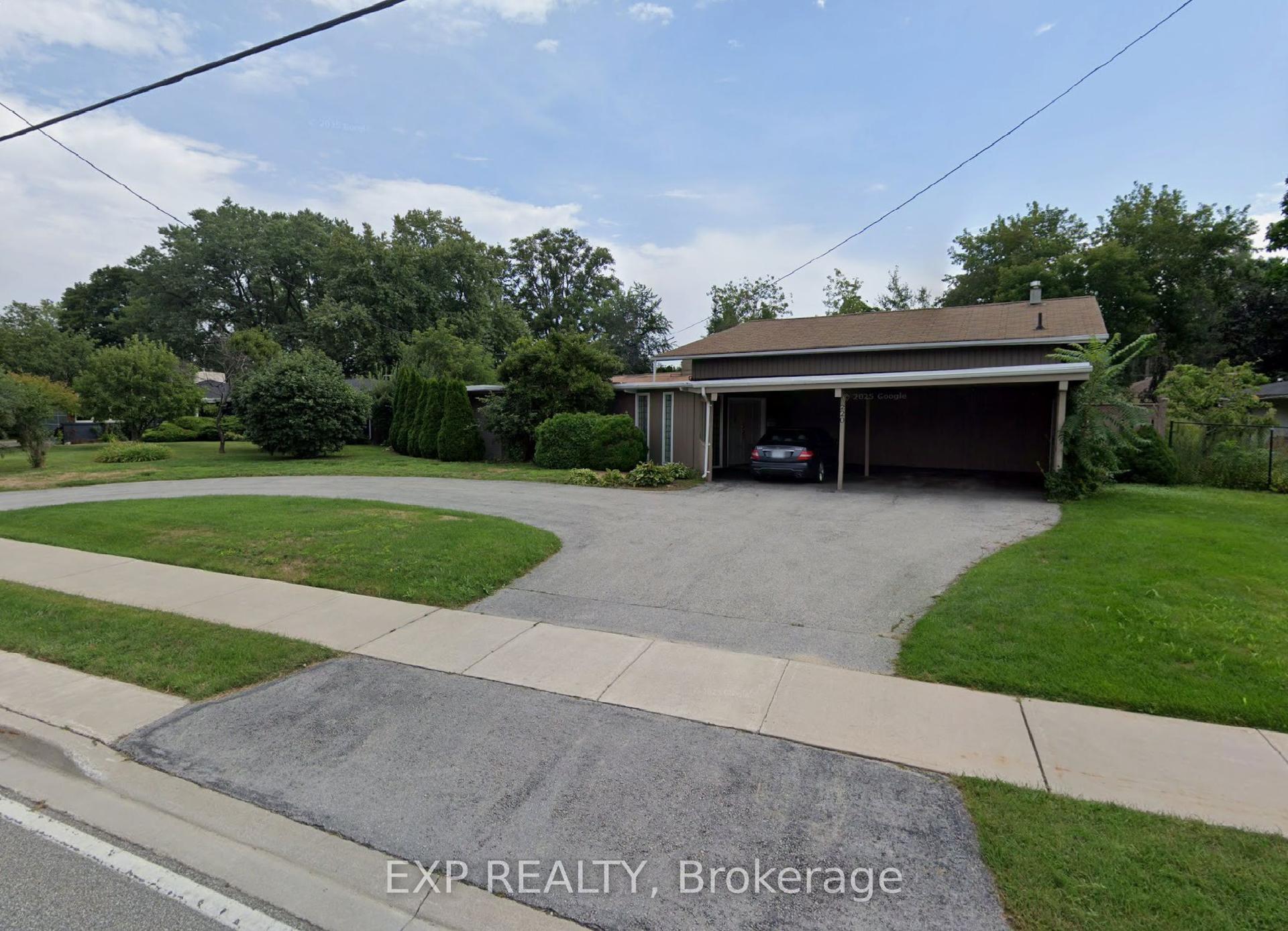 220 South Service Road, Mississauga — Detached for lease, photo 1