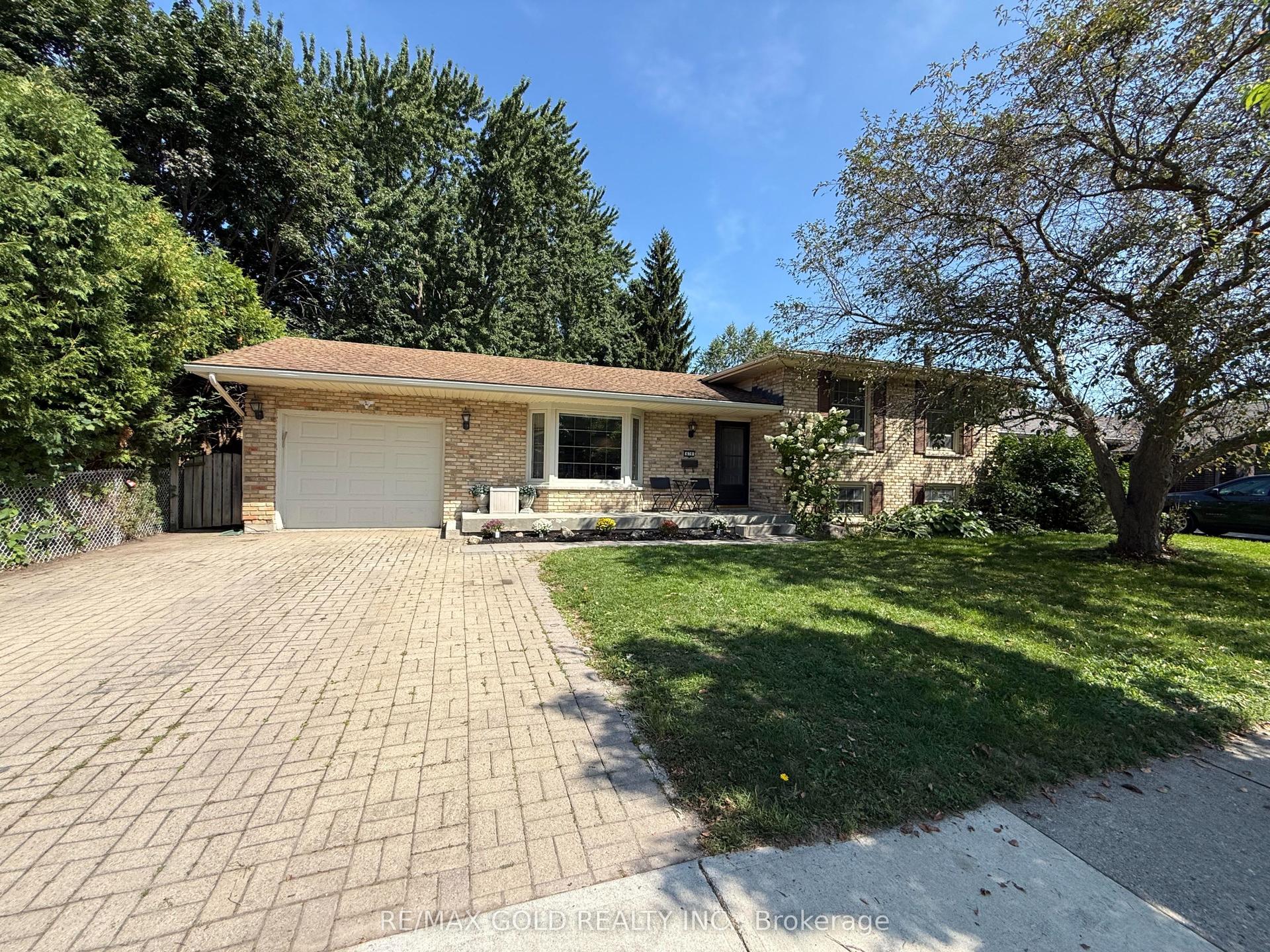 670 Grenfell Drive, London North — Detached for sale, photo 1
