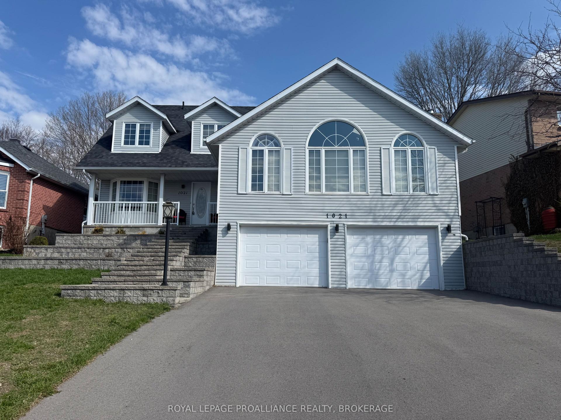1021 Dunham Street — photo 1