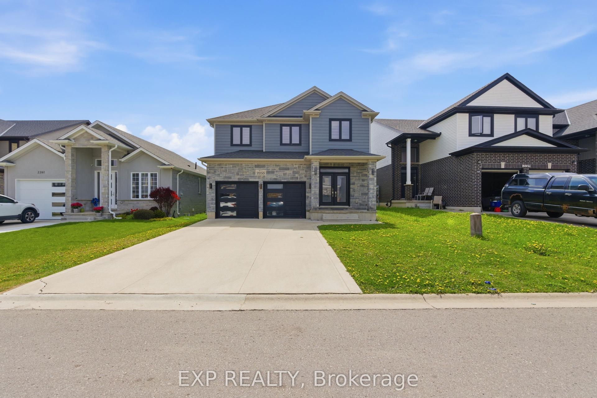 2255 Constance Avenue — photo 1