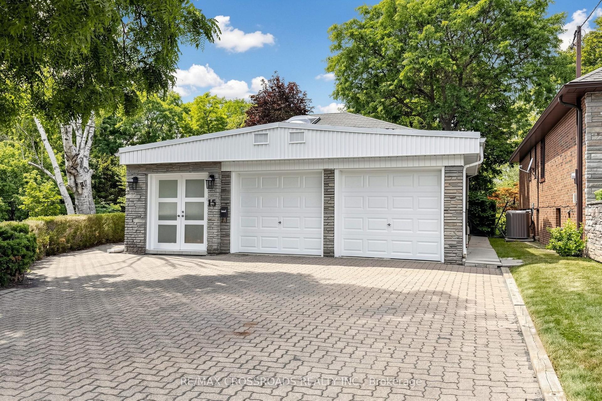 15 Alamosa Drive, Toronto — Detached for sale, photo 1