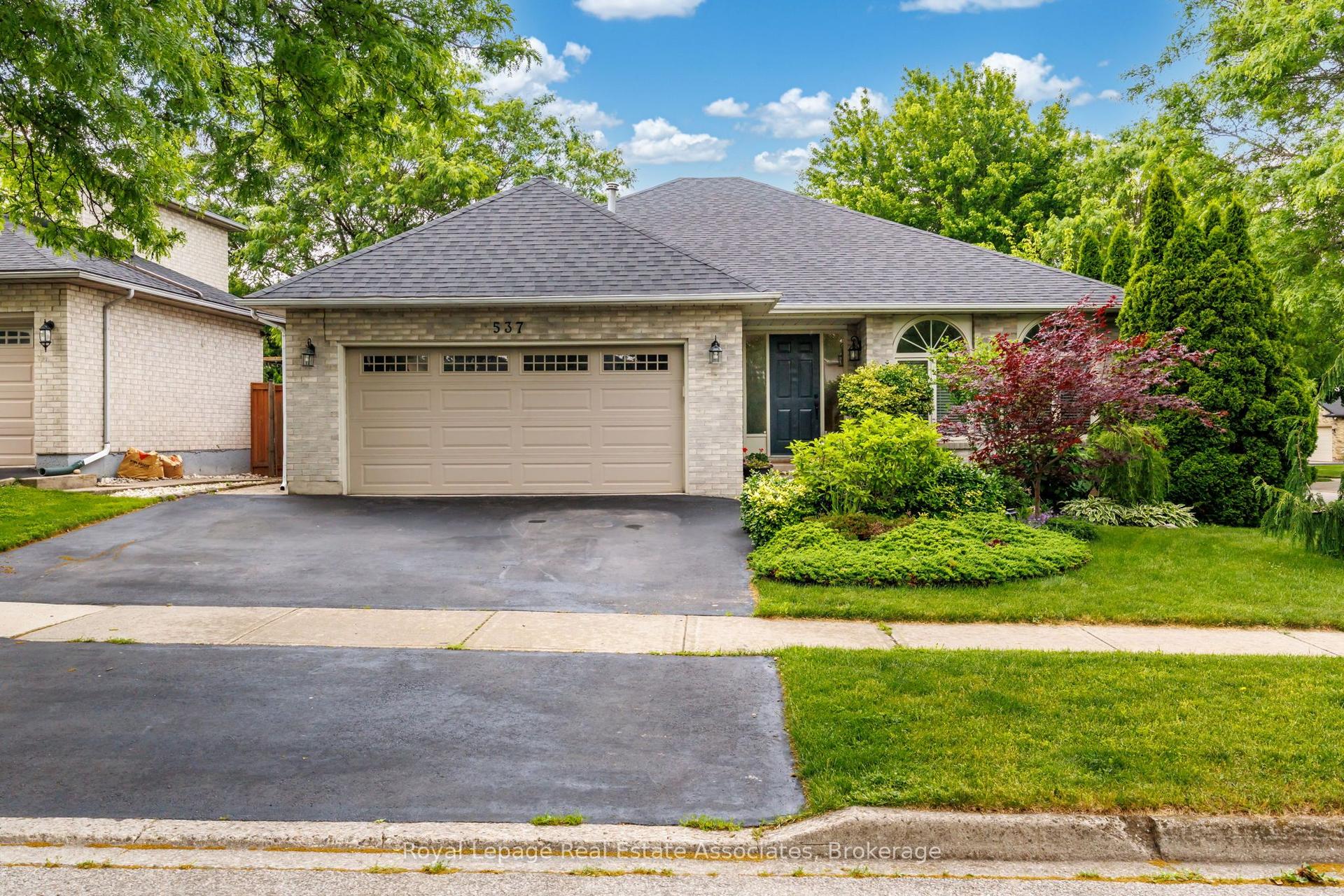 537 MATHEWMAN Crescent — photo 1