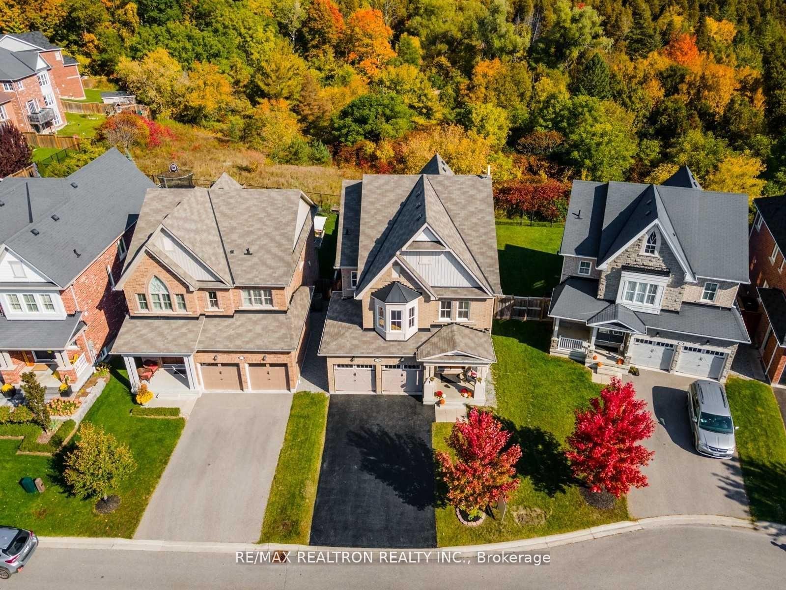 15 Burning Springs Place, Whitby — Detached for lease, photo 1
