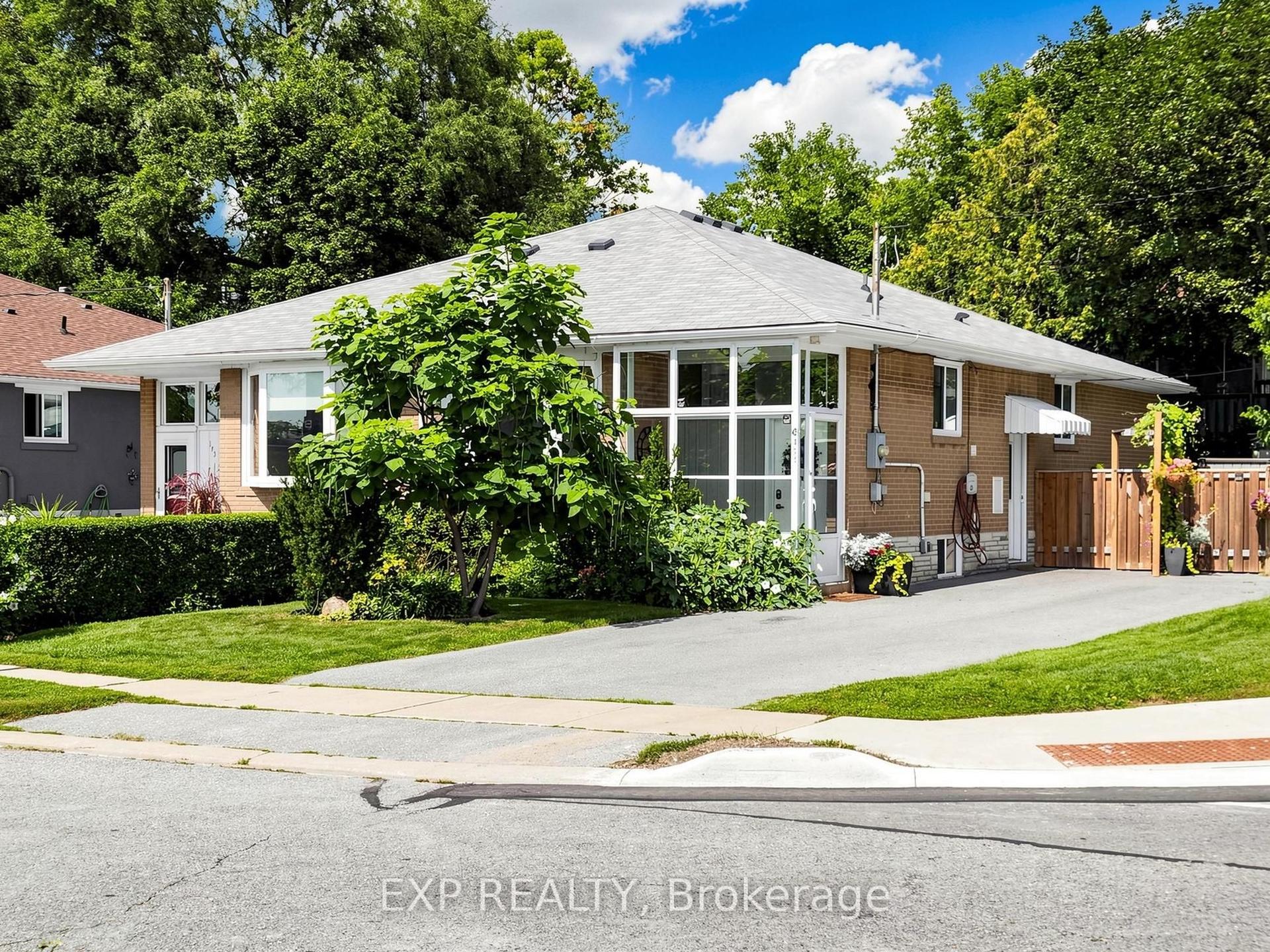 175 Penn Avenue, Newmarket — Semi-Detached for sale, photo 1