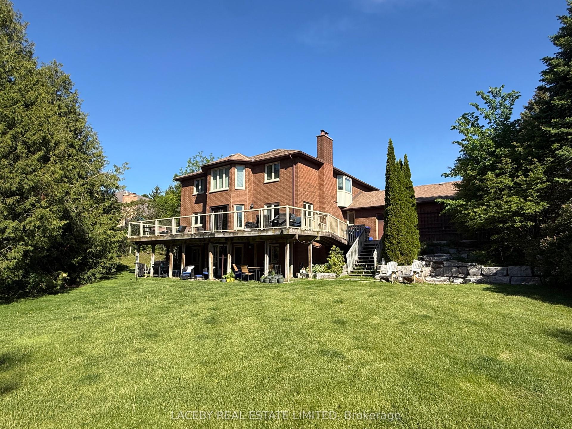 19 Grandview Crescent — photo 1