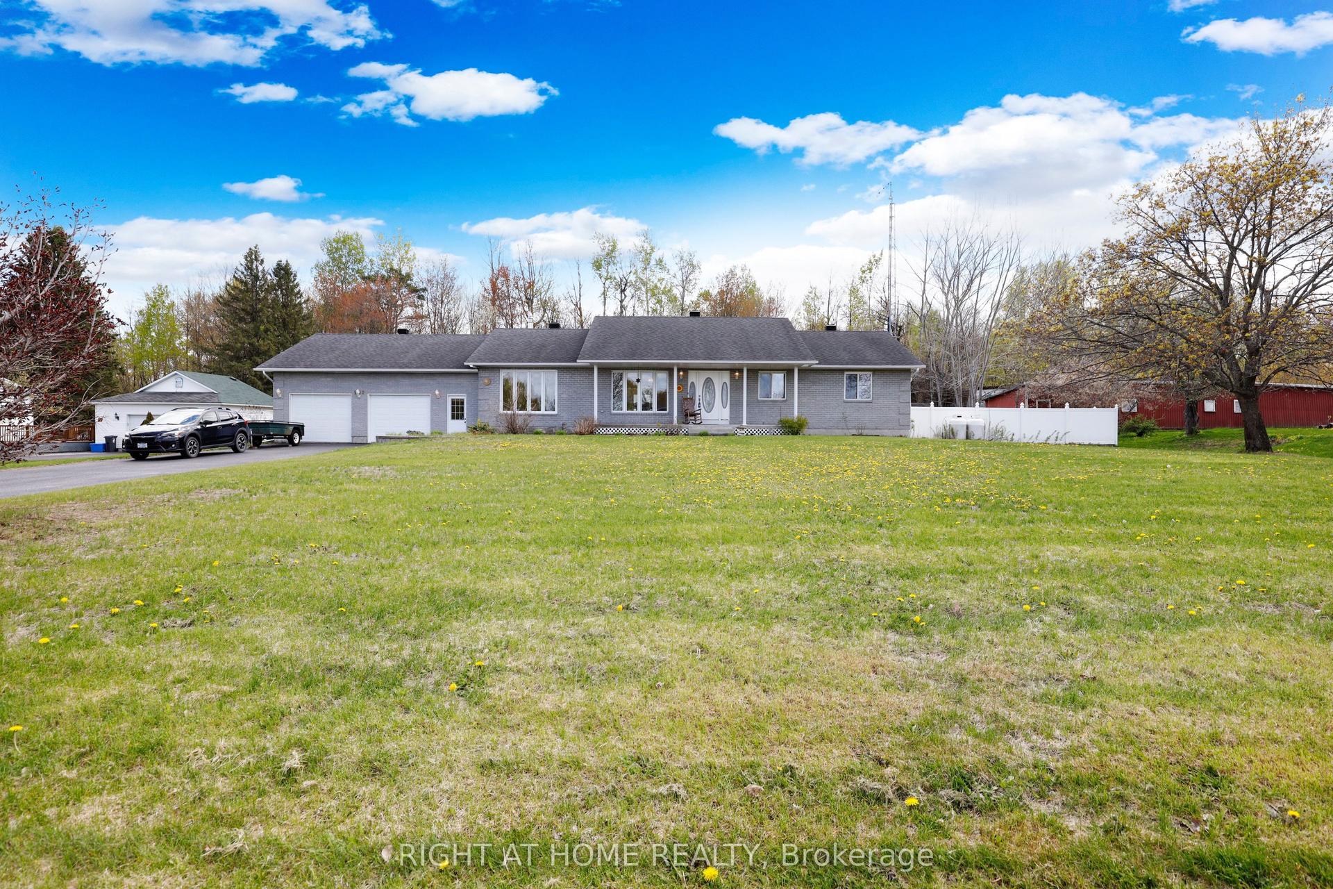 902 Rue Elizabeth Street, Alfred and Plantagenet — Detached for sale, photo 1