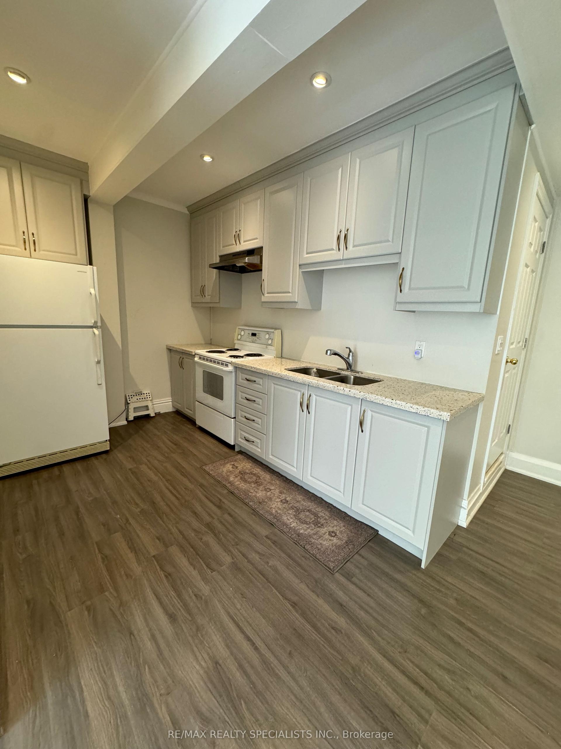 118 Main Street E 1 #1, Shelburne — Multiplex for lease, photo 1