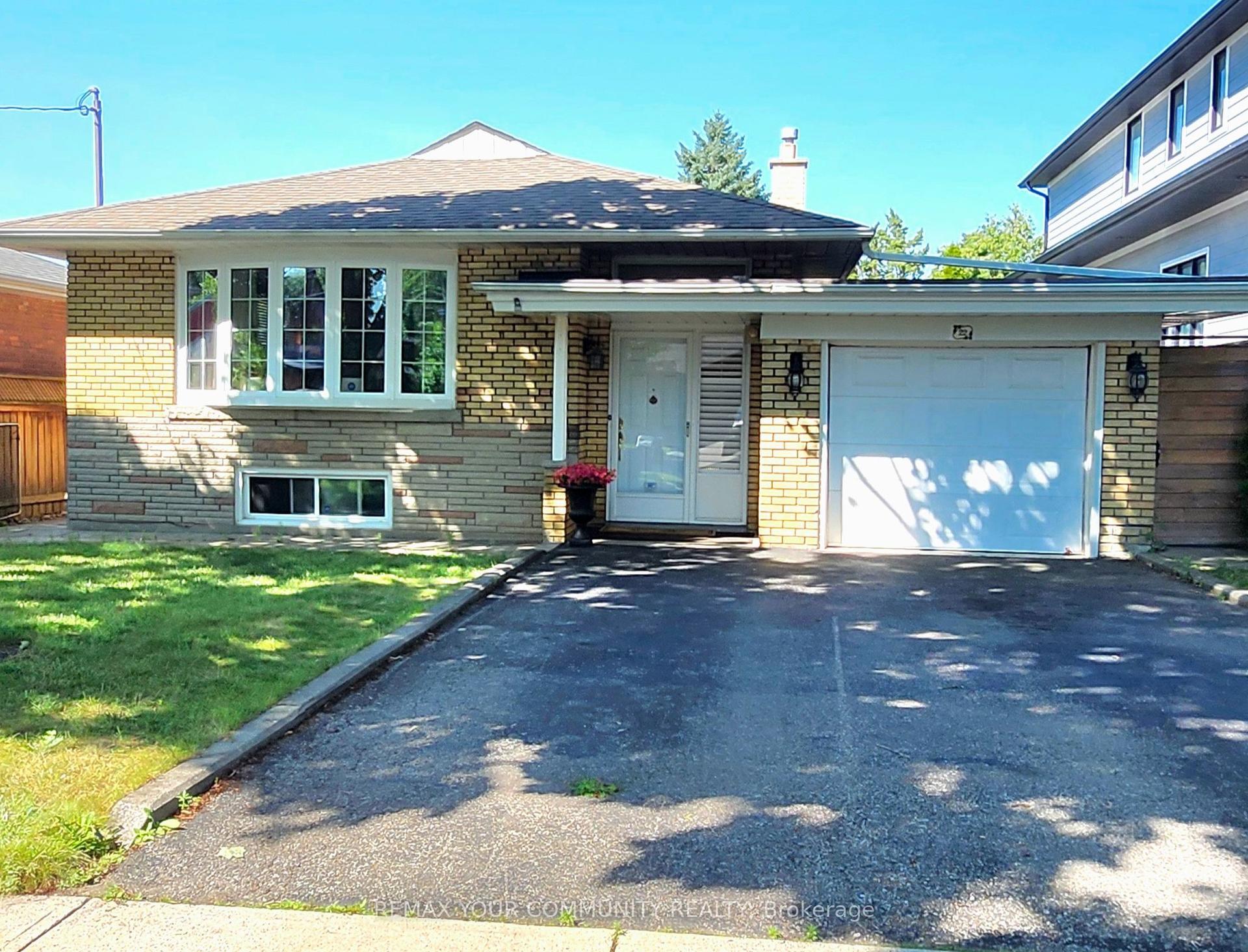 22 Baleberry Crescent, Toronto — Detached for lease, photo 1