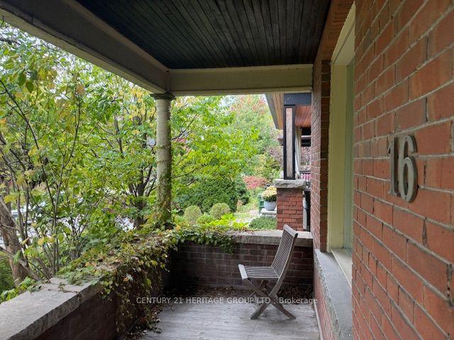 16 Sparkhall Avenue, Toronto — Semi-Detached for sale, photo 1