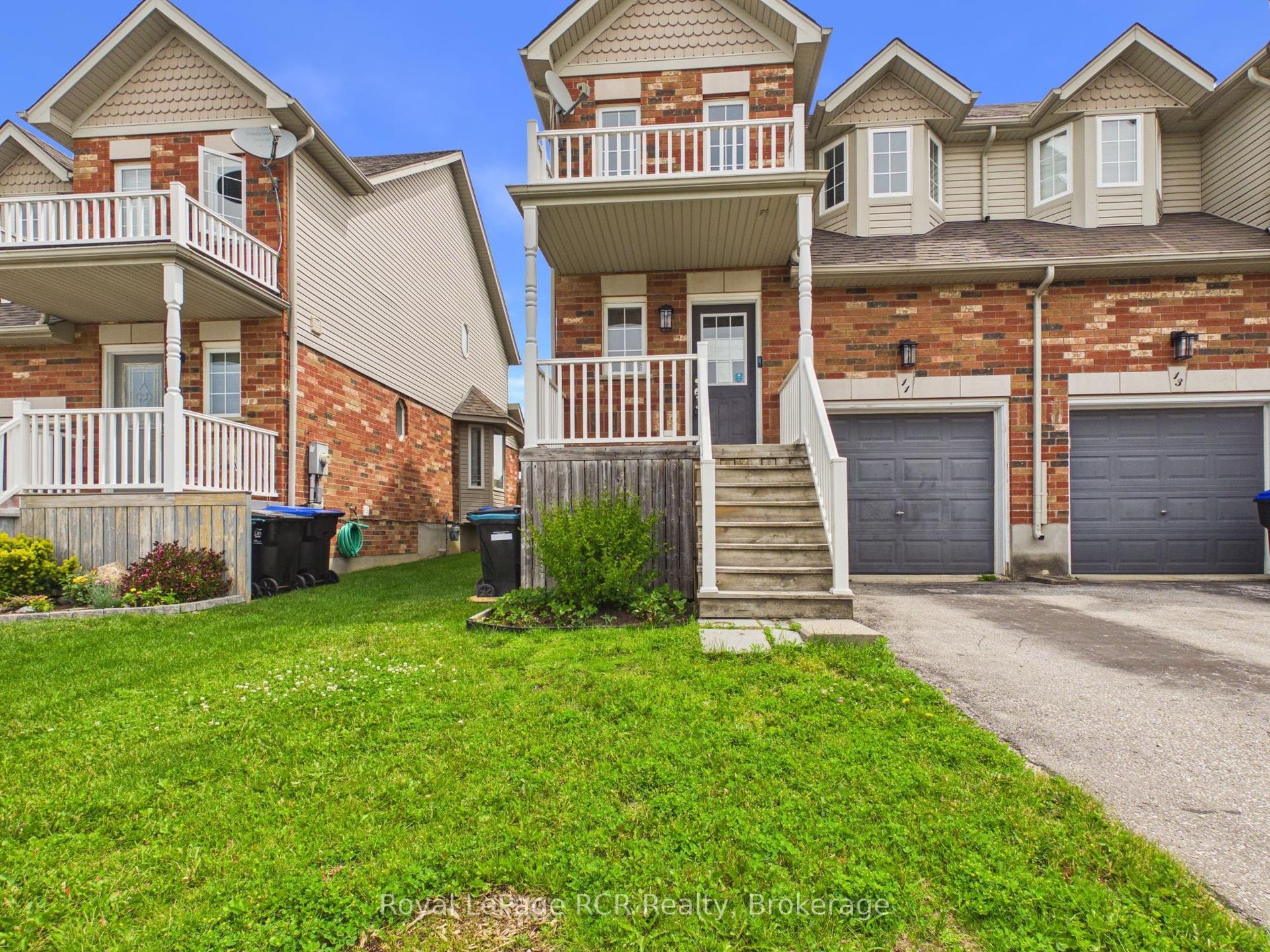 11 Wallace Street, New Tecumseth — Townhouse for sale, photo 1