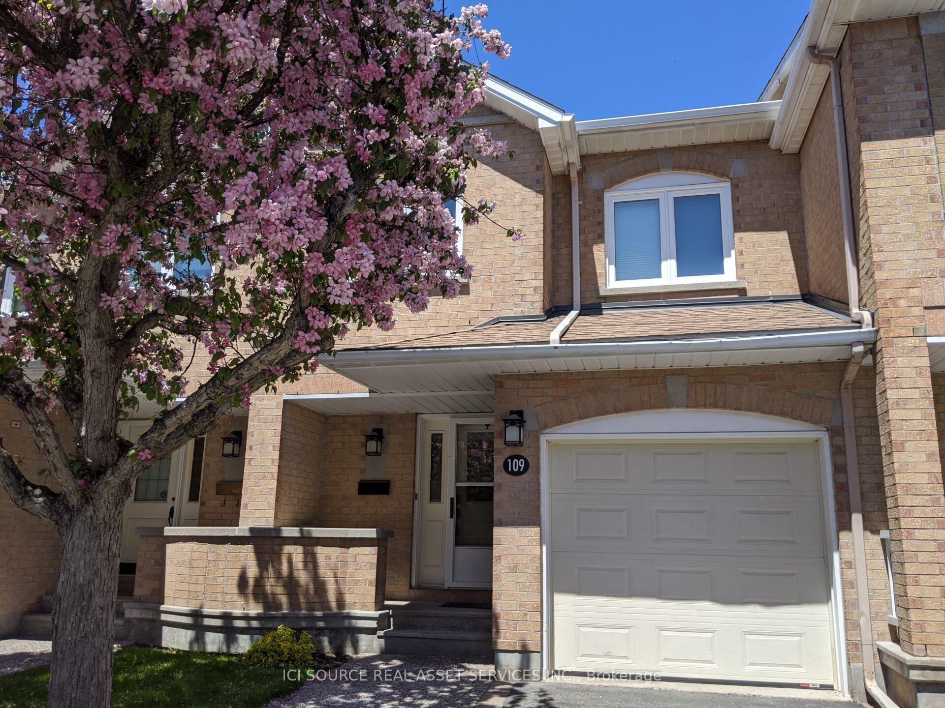 109 Dalecroft Crescent, South of Baseline to Knoxdale — Condo Town for lease, photo 1