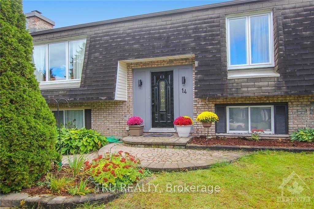 14 Langholm Crescent, Barrhaven — Detached for lease, photo 1