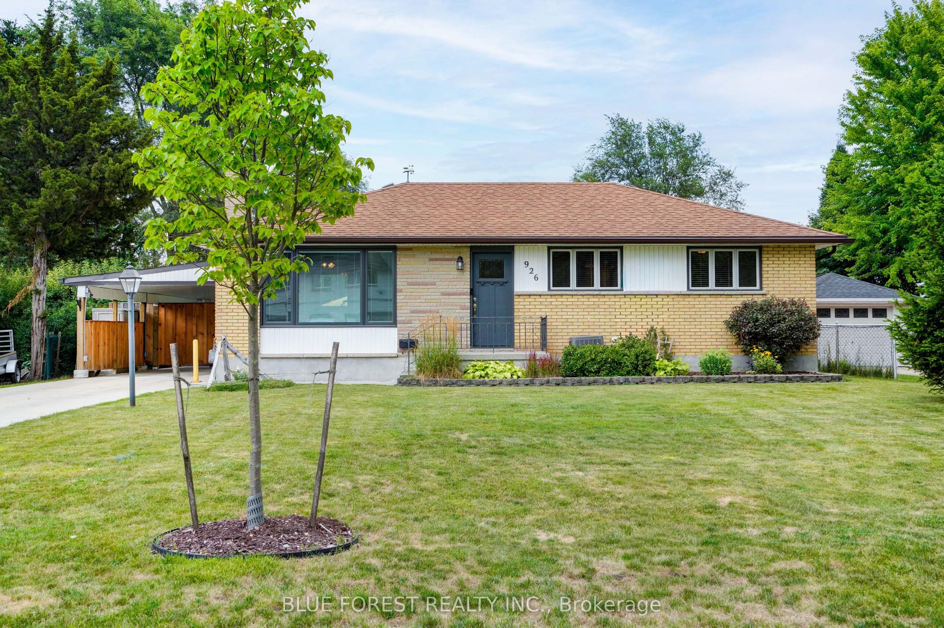 926 Eagle Crescent, London South — Detached for sale, photo 1