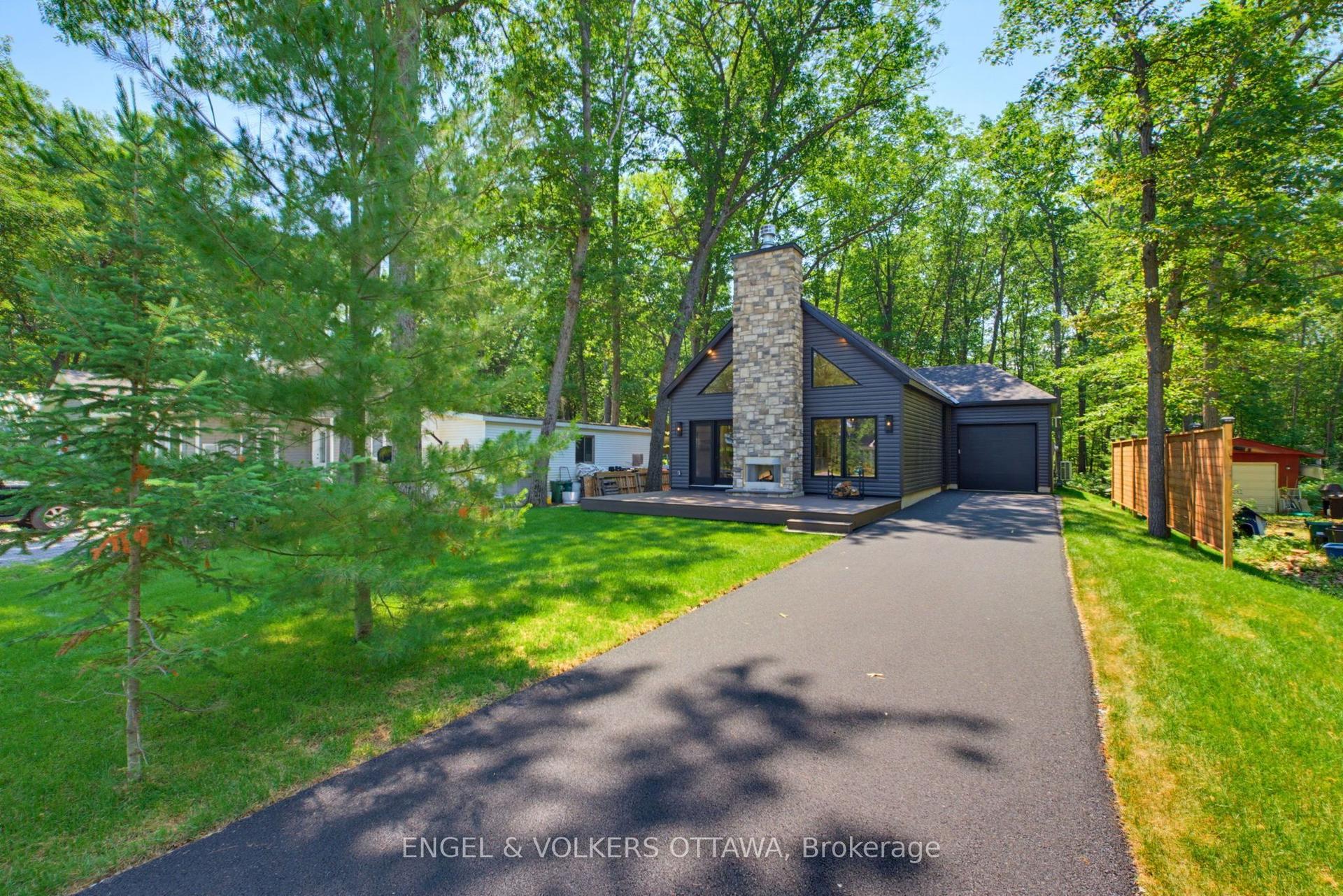 557 Bayview Drive, Constance Bay - Dunrobin - Kilmaurs - Woodlawn — Detached for sale, photo 1