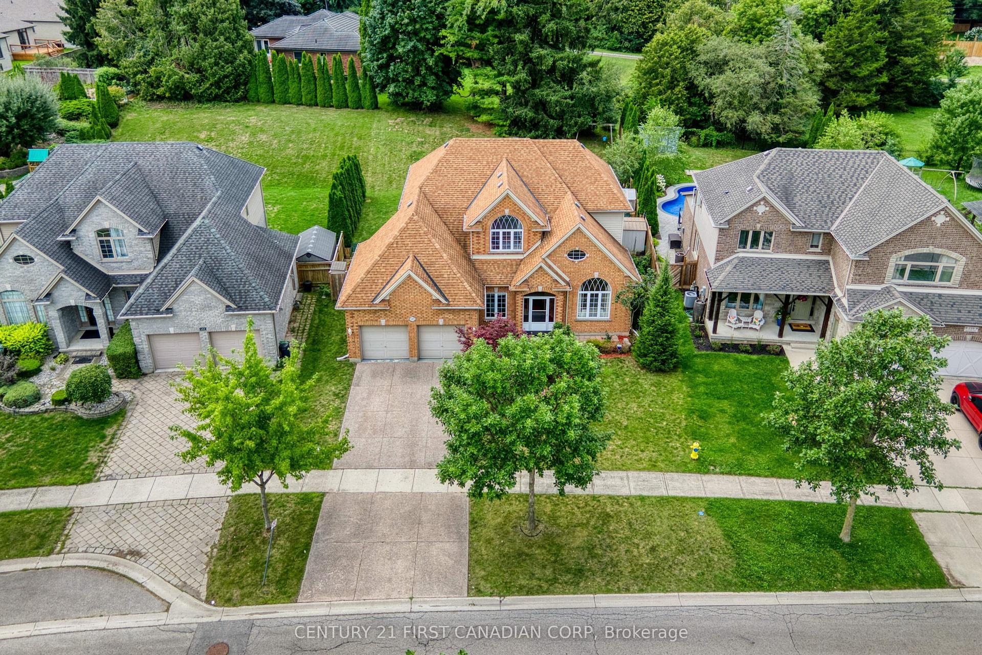 149 Skyline Avenue, London North — Detached for sale, photo 1