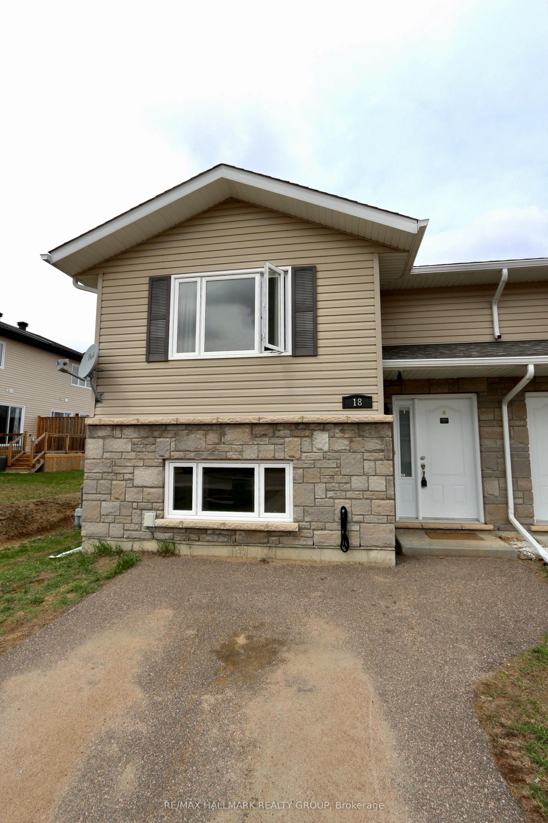 18 William Thomas Drive — photo 1