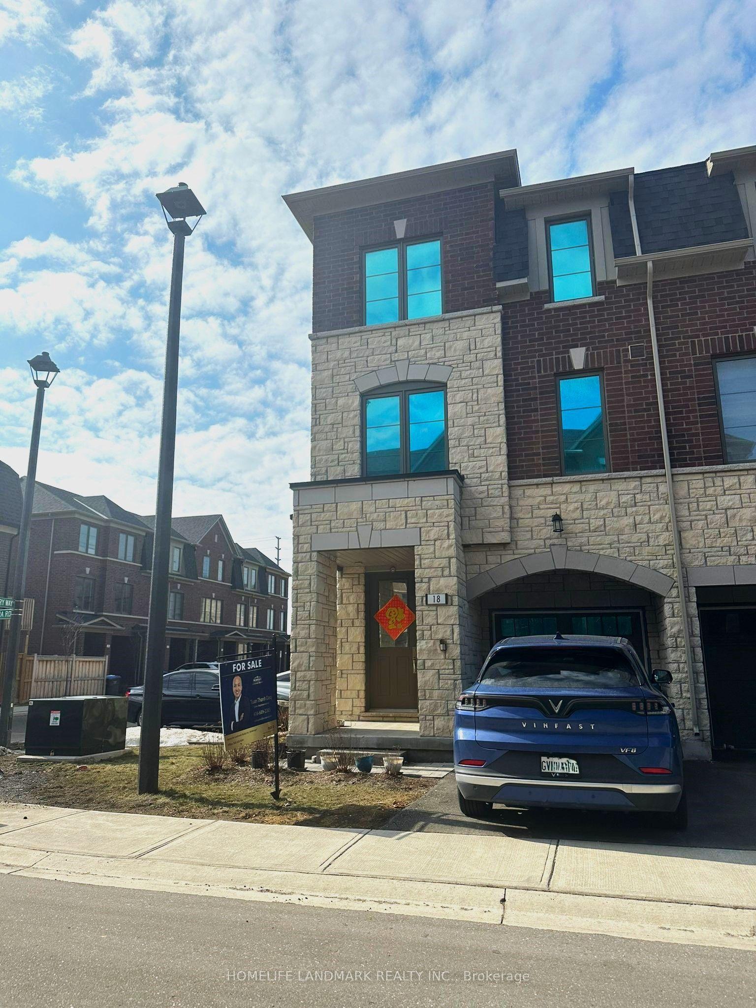 18 Lavinia Road, Brampton — Townhouse for lease, photo 1
