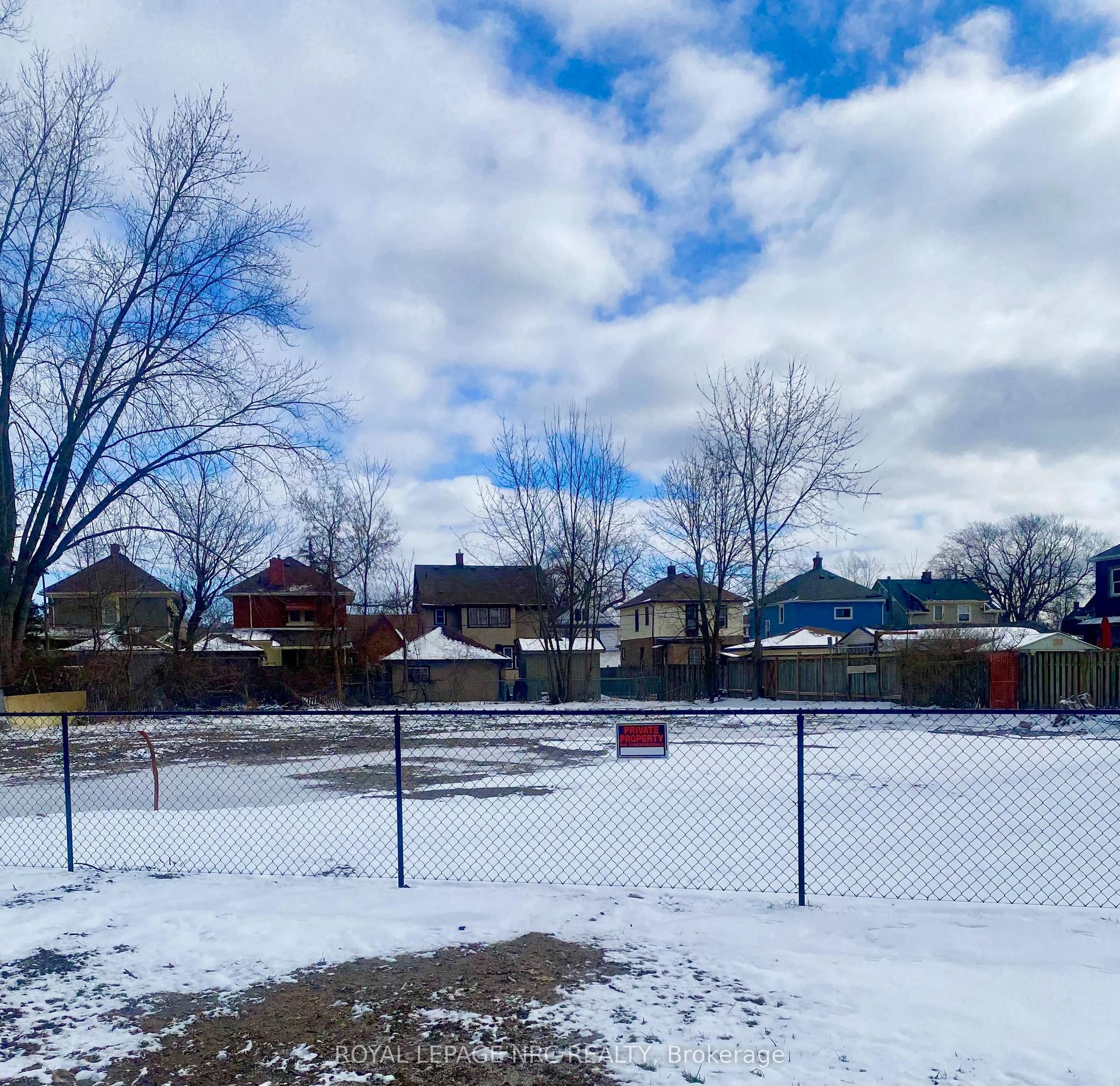 45 Riverside Drive — photo 1