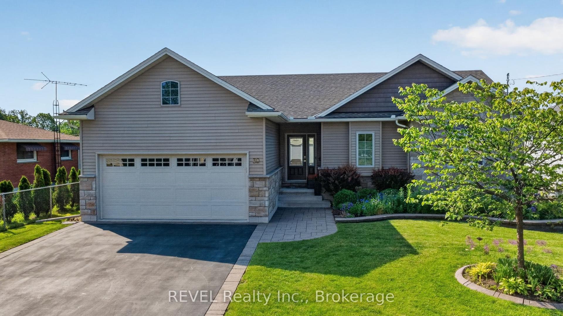 30 Drummond Crescent — photo 1