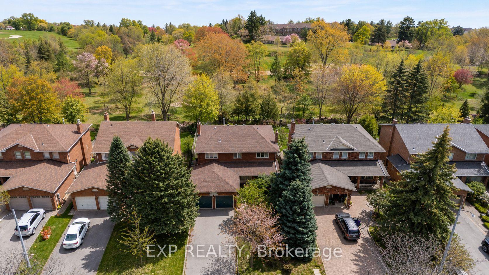 51 Sanderson Crescent — photo 1