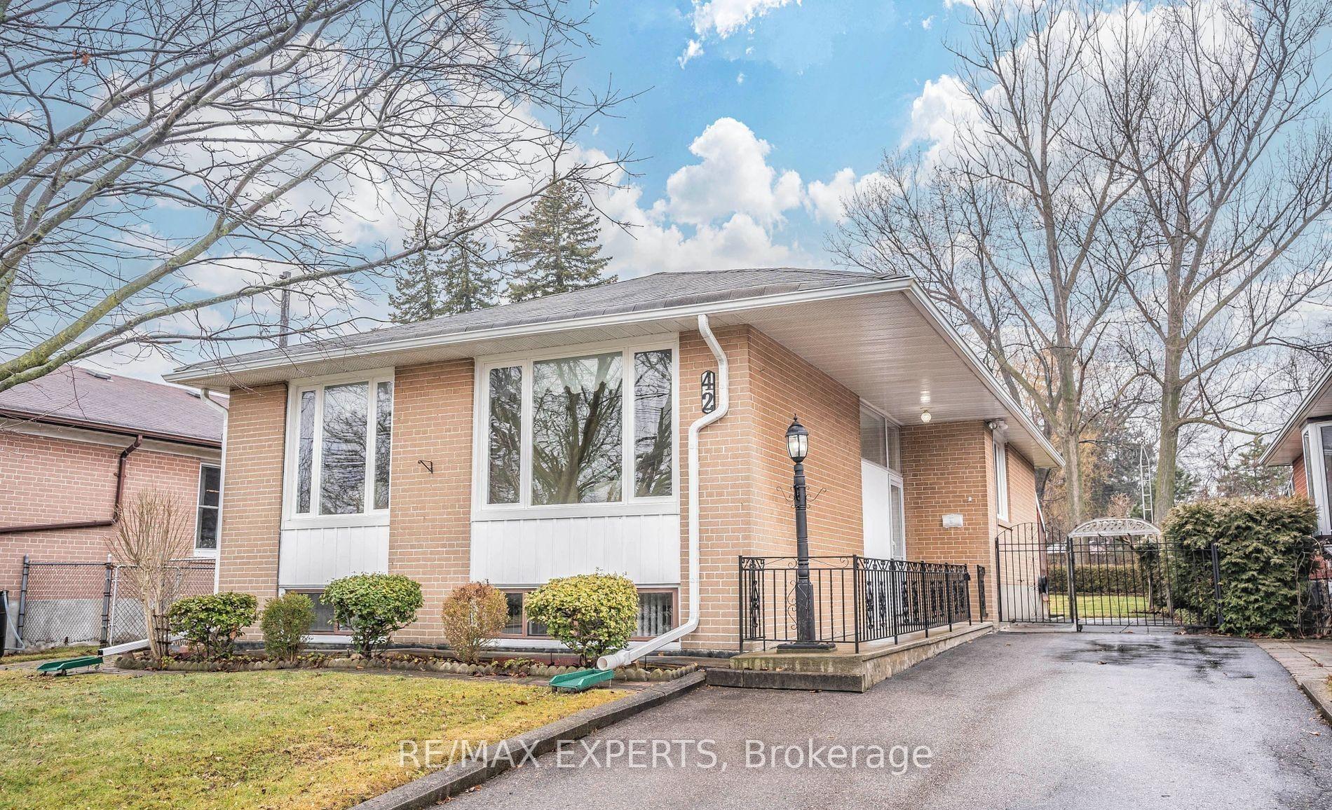 42 Mossbank Drive LOWER #LOWER, Toronto — Detached for lease, photo 1